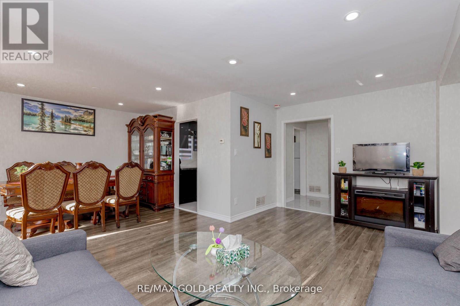 61 Kingknoll Drive, Brampton, Ontario  L6Y 3G6 - Photo 8 - W13058256
