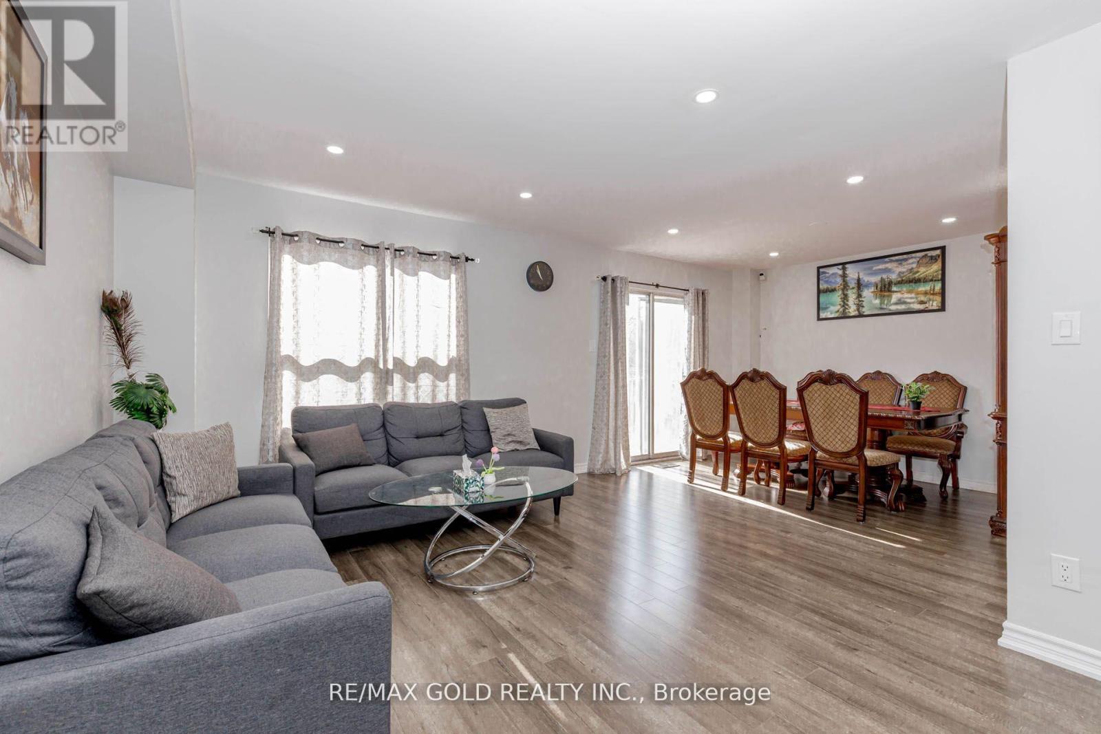 61 Kingknoll Drive, Brampton, Ontario  L6Y 3G6 - Photo 9 - W13058256