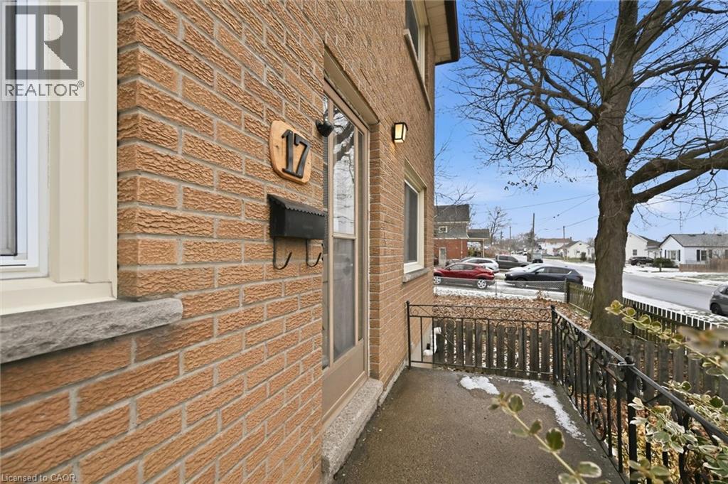 17 Queen Street N, Thorold, Ontario  L2V 2P7 - Photo 2 - 40825375