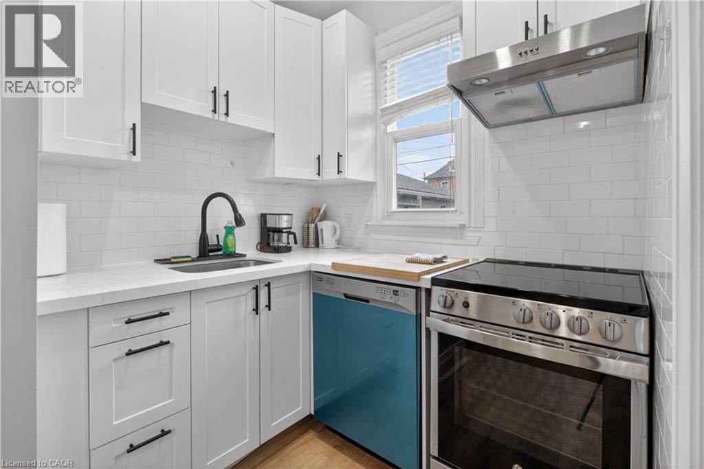 11 Barnesdale Avenue N, Hamilton, Ontario  L8L 6R4 - Photo 6 - 40824624