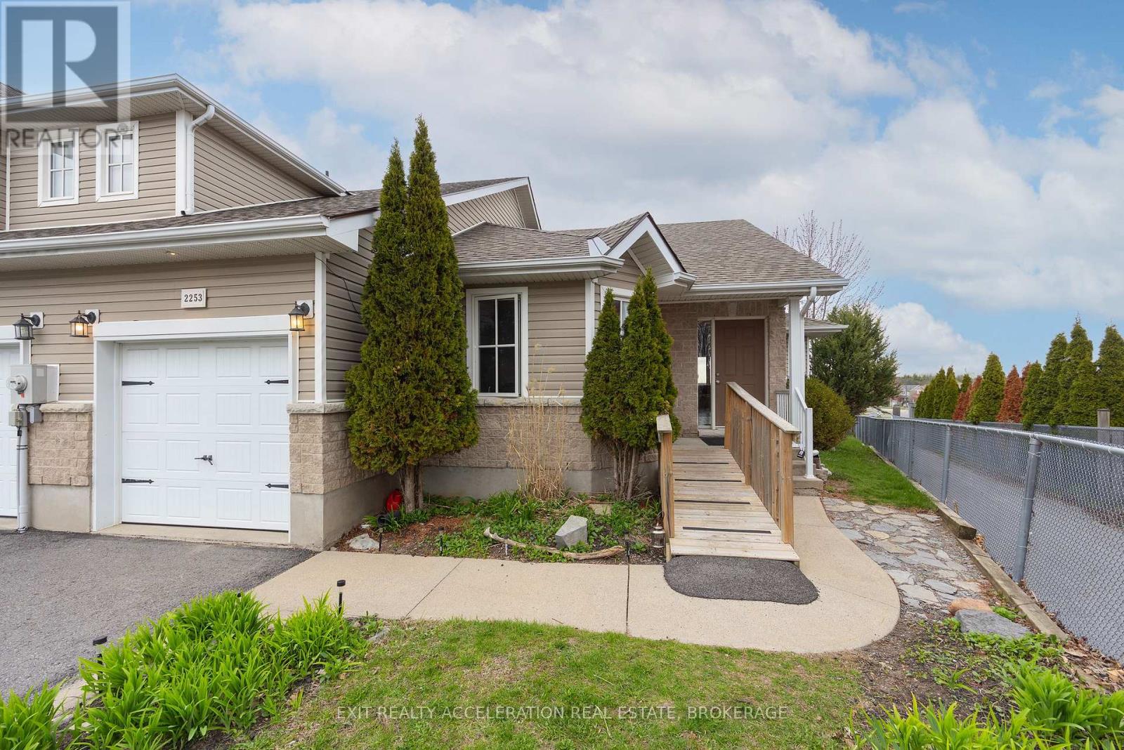 2253 Swanfield Street, Kingston, Ontario  K7M 0A8 - Photo 2 - X13058506