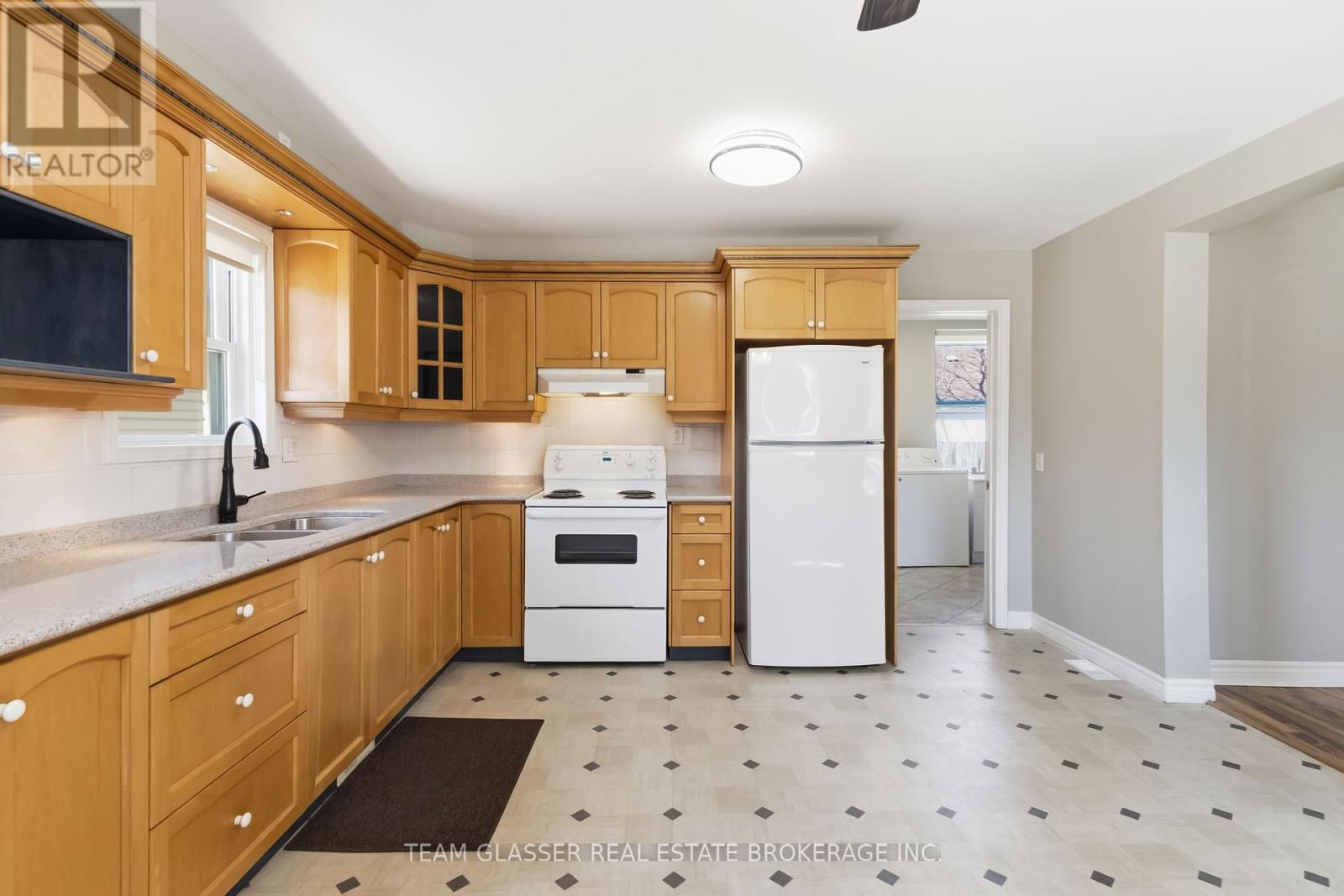 208 Ellor Street, Strathroy-Caradoc, Ontario  N7G 2L3 - Photo 10 - X13058484