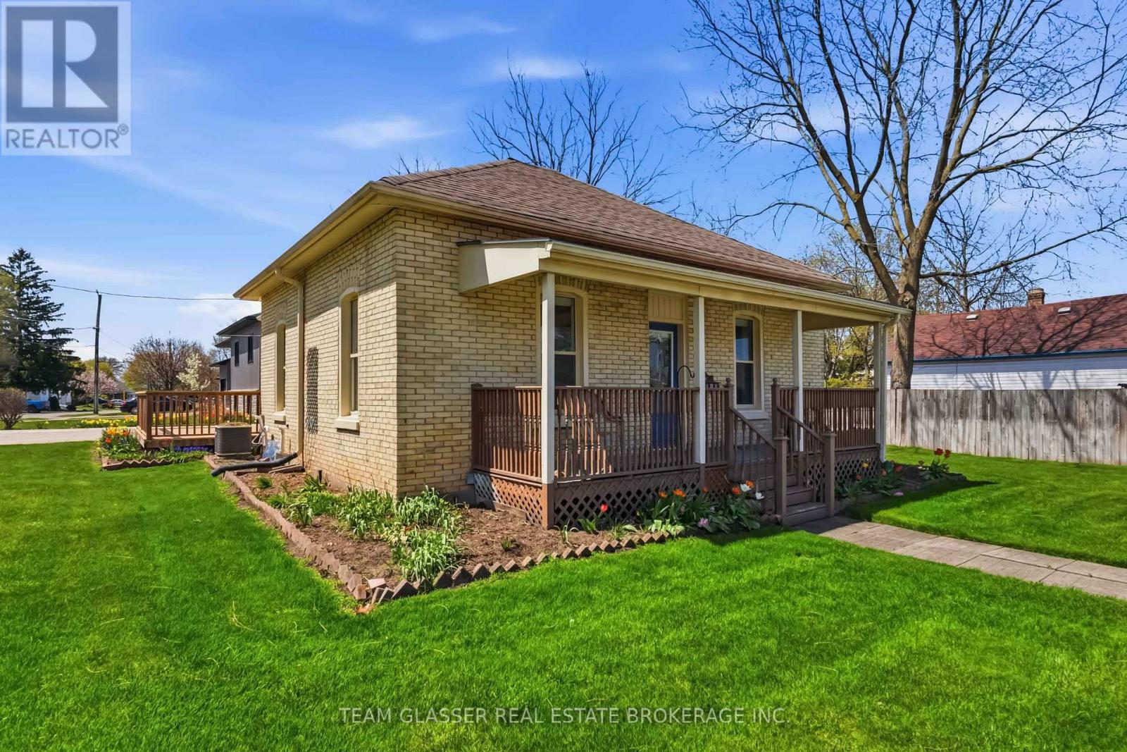 208 Ellor Street, Strathroy-Caradoc, Ontario  N7G 2L3 - Photo 2 - X13058484