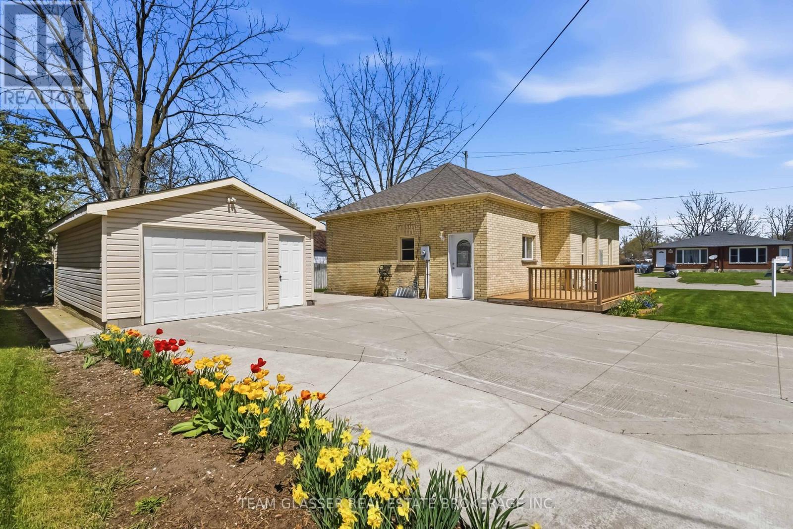 208 Ellor Street, Strathroy-Caradoc, Ontario  N7G 2L3 - Photo 3 - X13058484