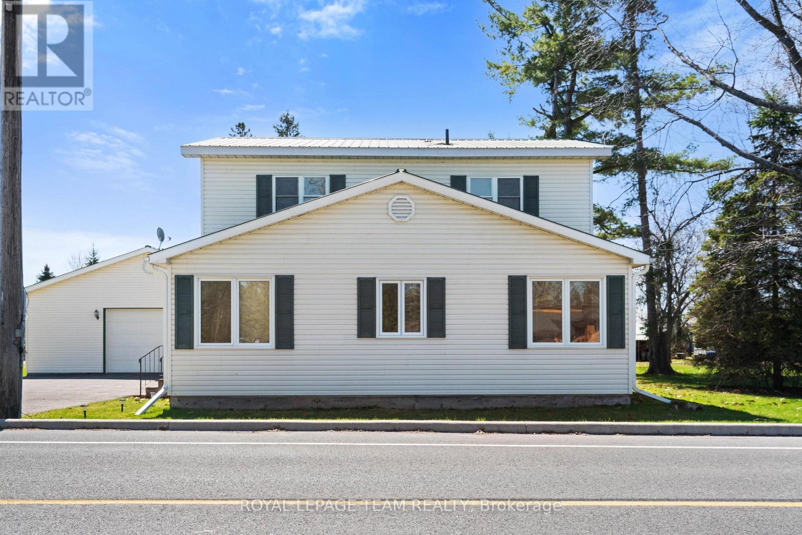 12106 LAKESHORE DRIVE, South Dundas, Ontario