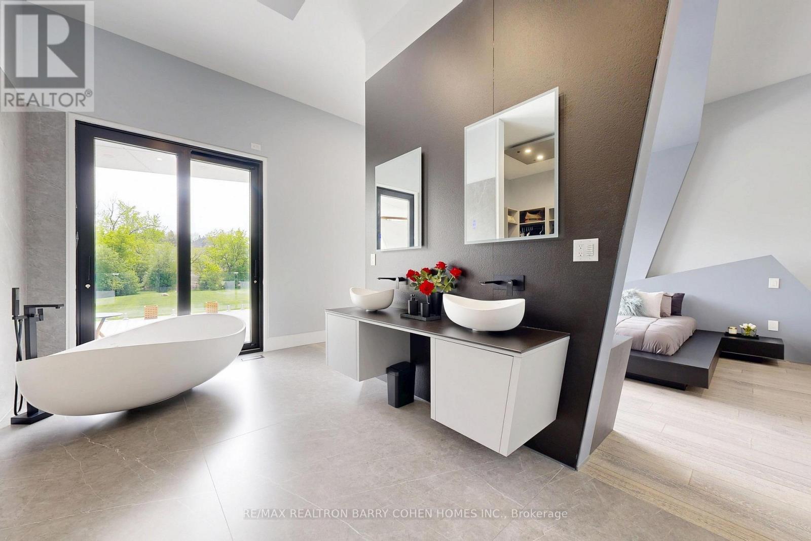 23 Hunters Glen Road, Aurora, Ontario  L4G 6W4 - Photo 12 - N12181635