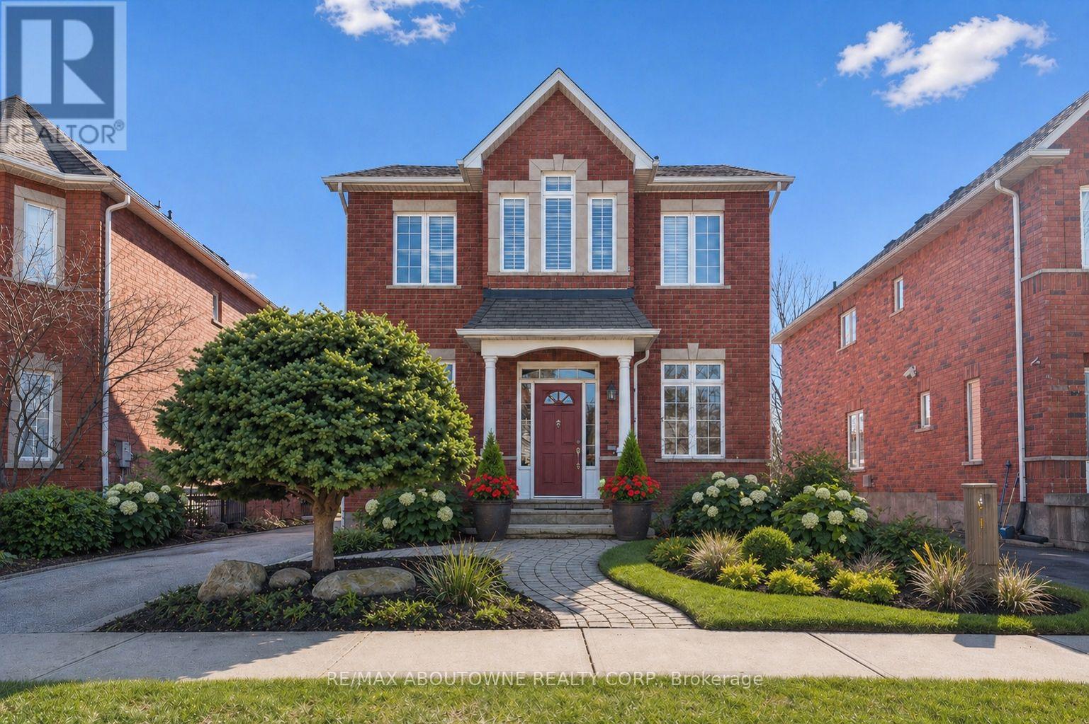 2484 CAPILANO CRESCENT, Oakville, Ontario