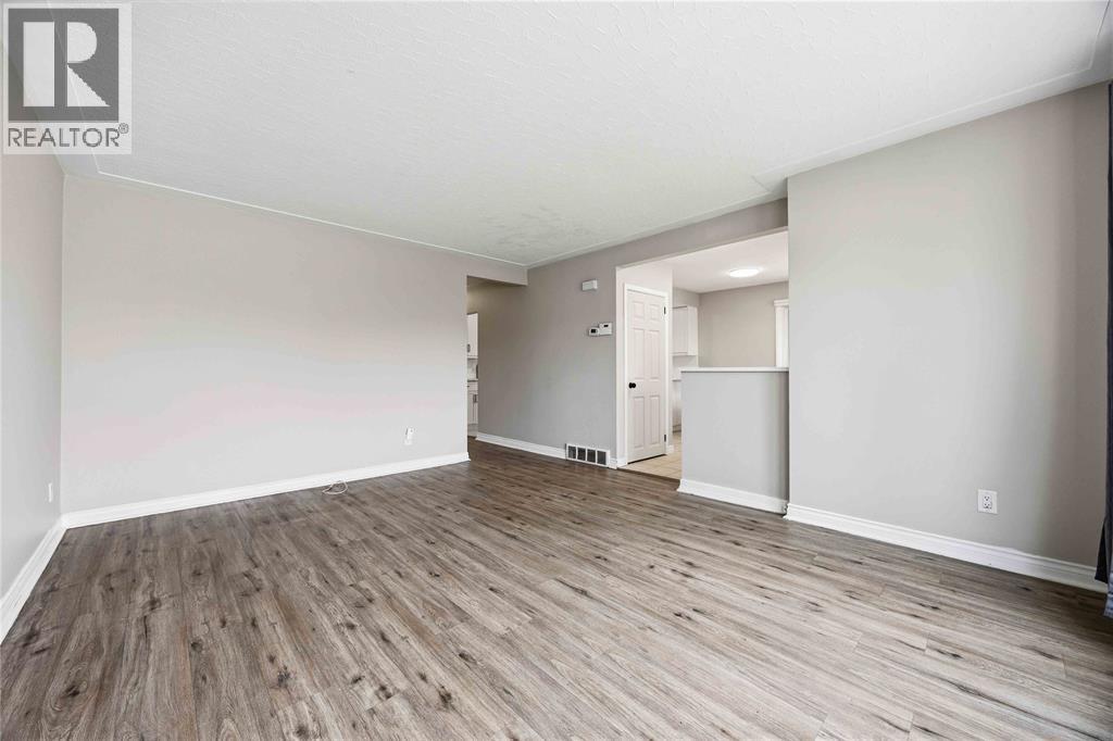 1010 Meighen Crescent, Sarnia, Ontario  N7S 1A8 - Photo 14 - 26009183