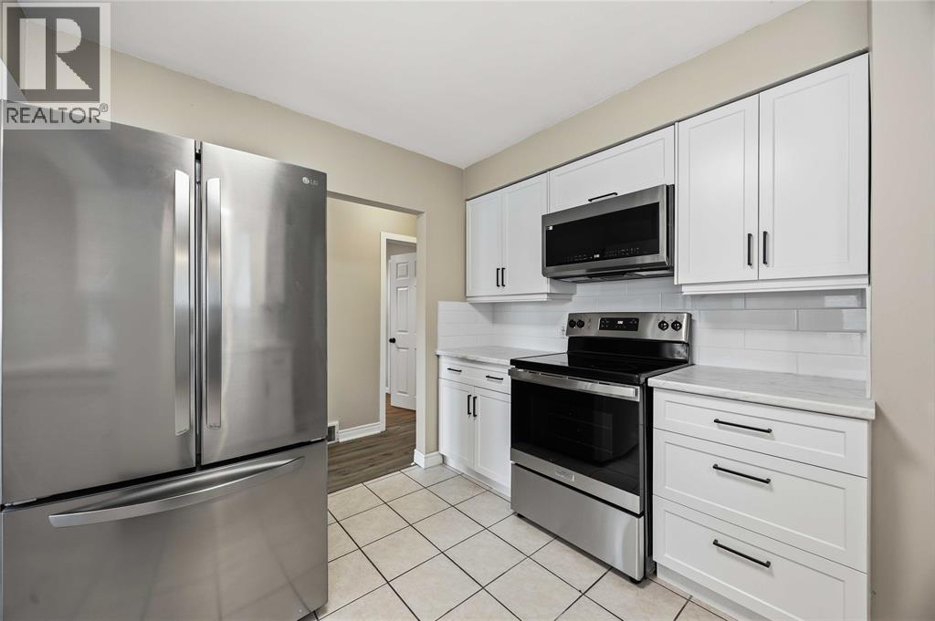 1010 Meighen Crescent, Sarnia, Ontario  N7S 1A8 - Photo 4 - 26009183