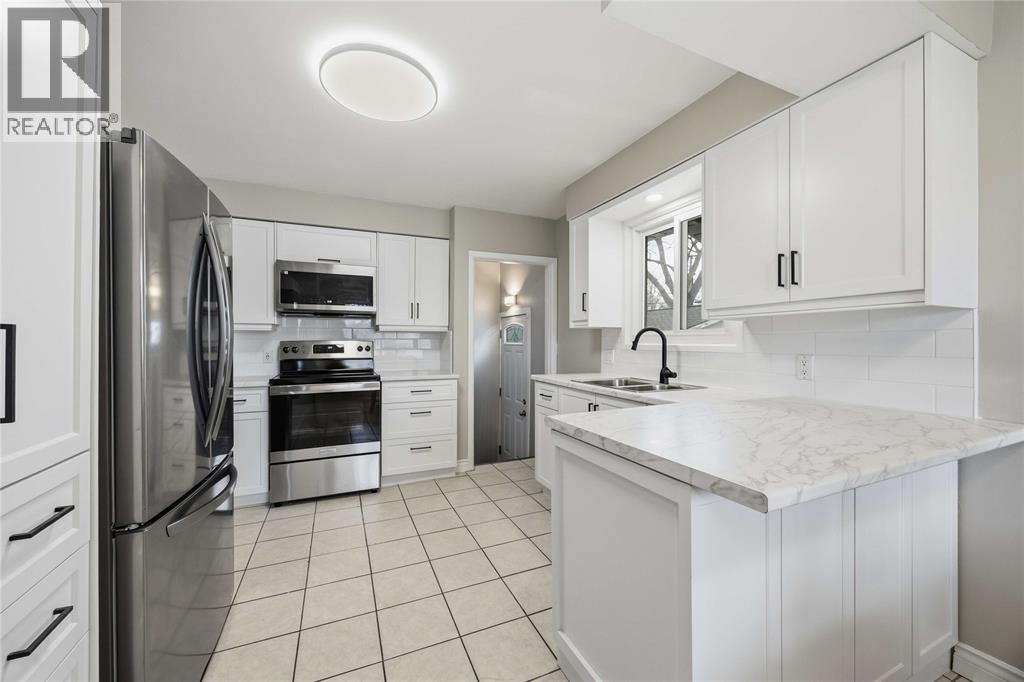 1010 Meighen Crescent, Sarnia, Ontario  N7S 1A8 - Photo 6 - 26009183