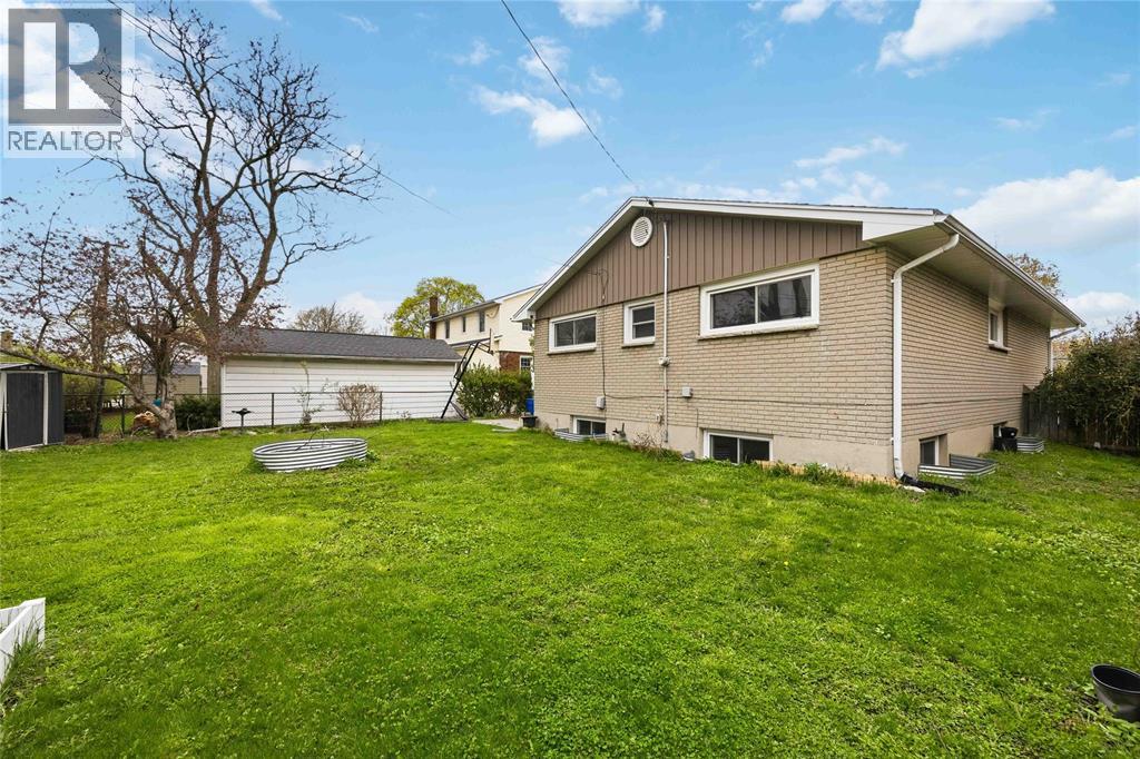 1010 Meighen Crescent, Sarnia, Ontario  N7S 1A8 - Photo 35 - 26009183