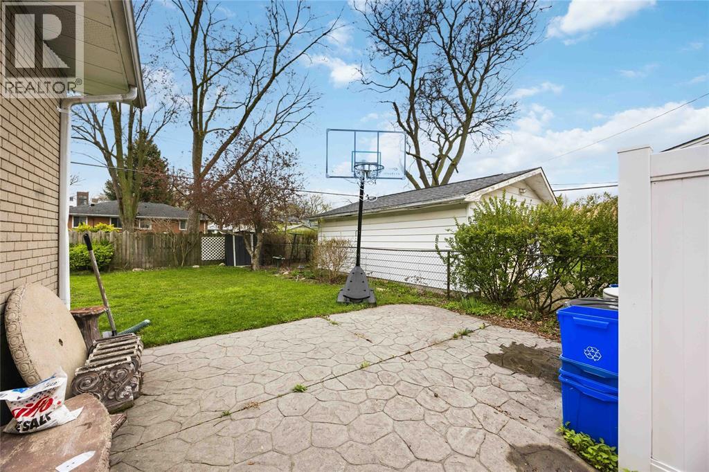 1010 Meighen Crescent, Sarnia, Ontario  N7S 1A8 - Photo 30 - 26009183