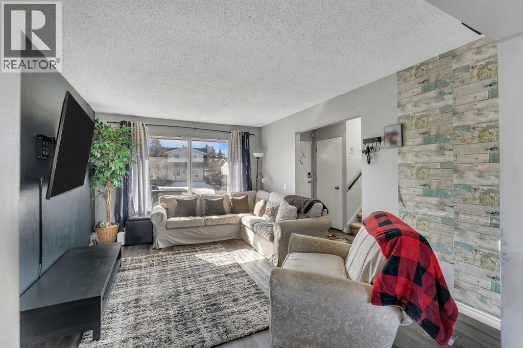 354 Aboyne Place Ne, Calgary, Alberta  T2A 5Y9 - Photo 2 - A2301013