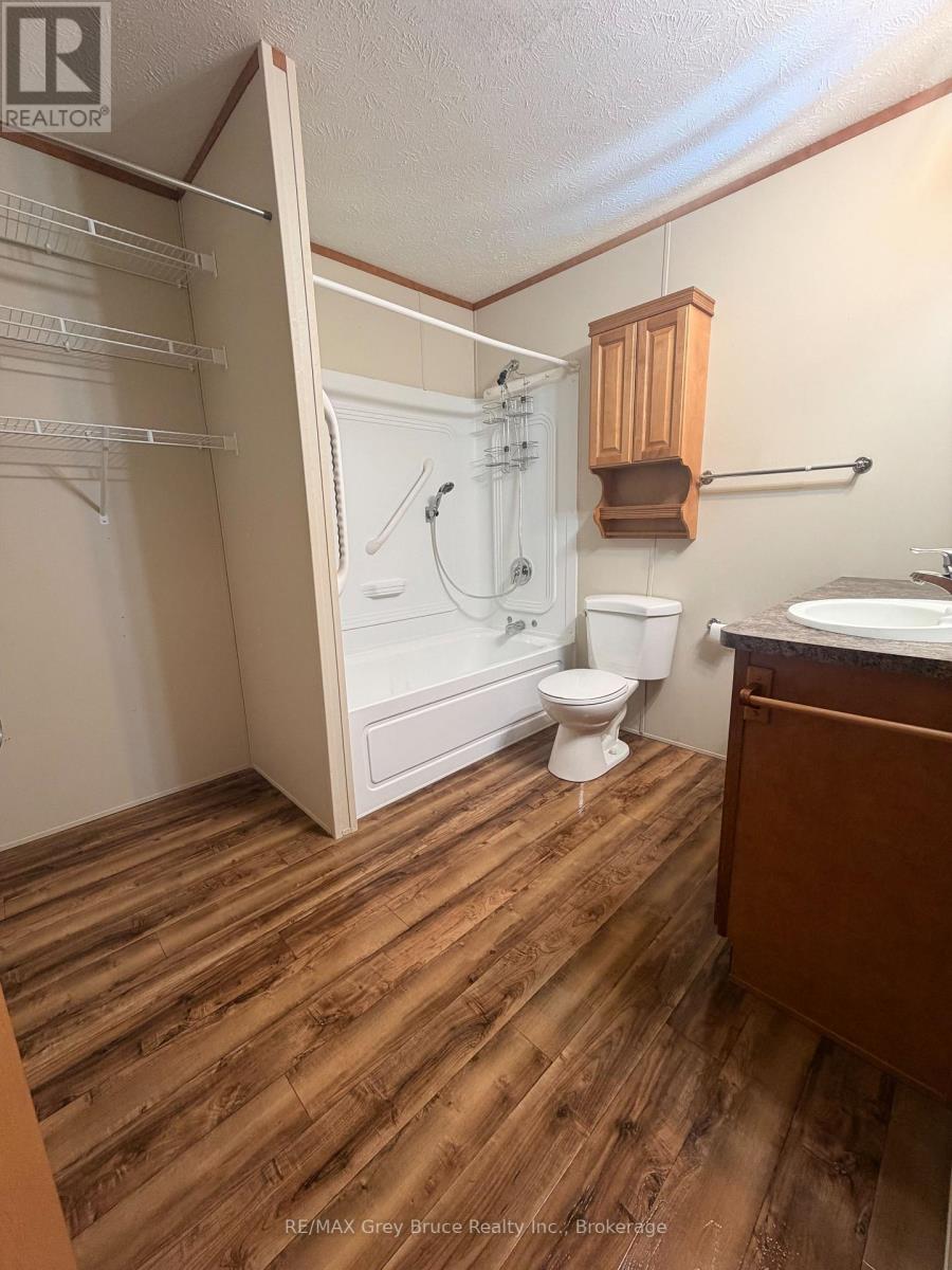 121 Sussex Square, Georgian Bluffs, Ontario  N4K 5N5 - Photo 10 - X13058430