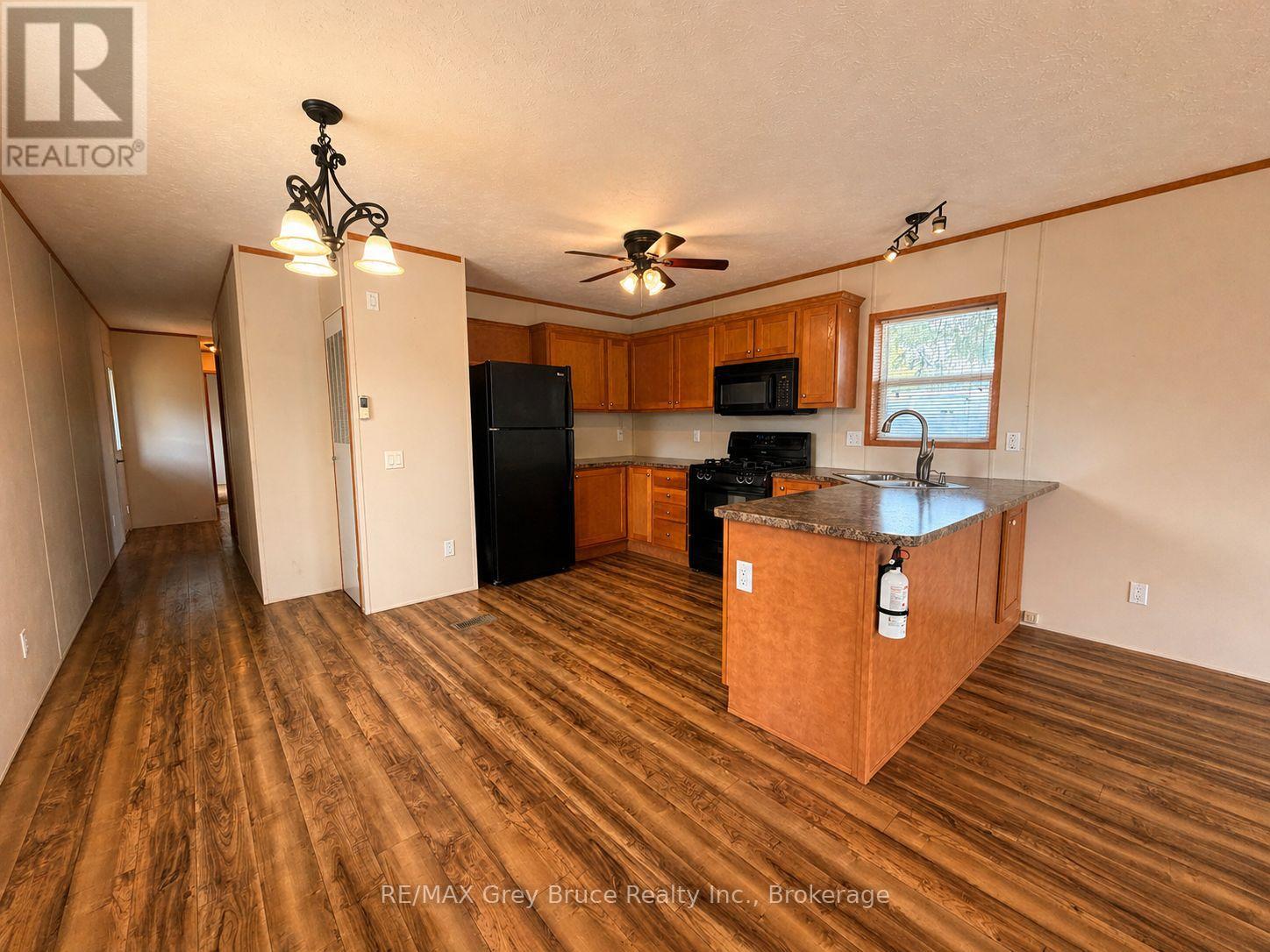 121 Sussex Square, Georgian Bluffs, Ontario  N4K 5N5 - Photo 3 - X13058430