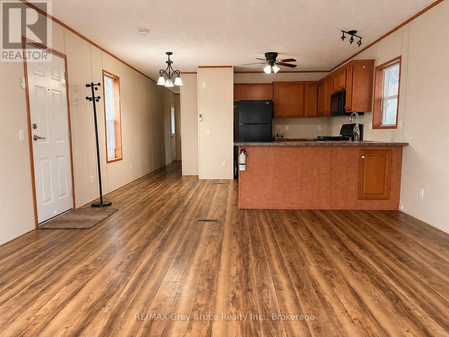 121 Sussex Square, Georgian Bluffs, Ontario  N4K 5N5 - Photo 5 - X13058430