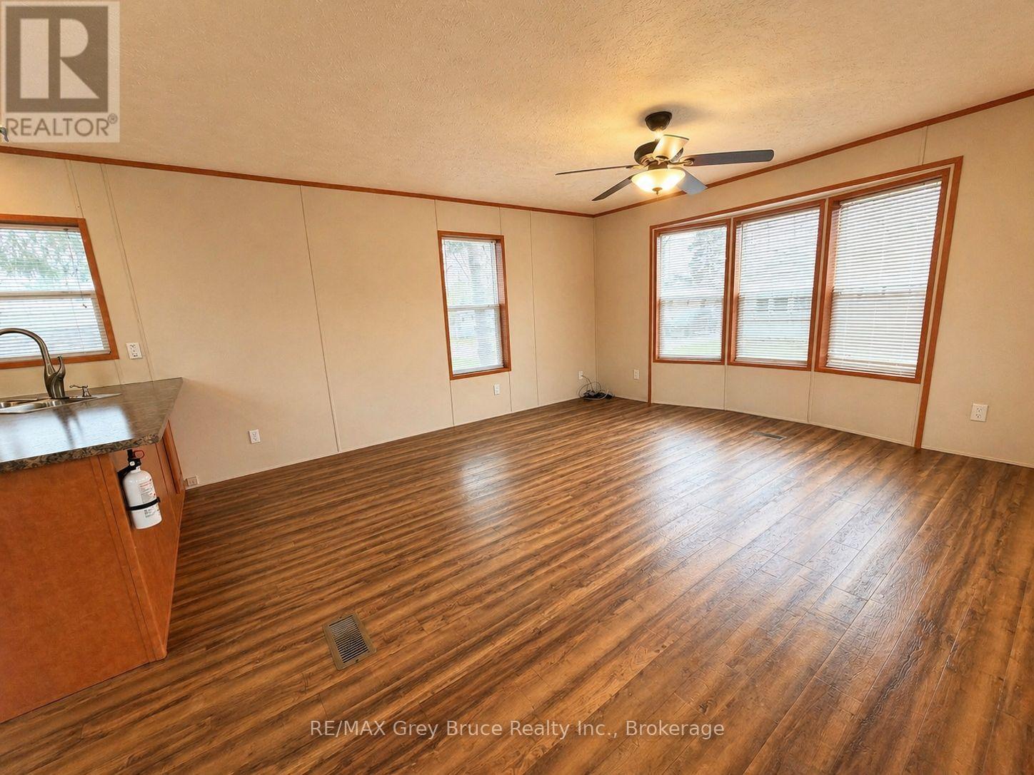 121 Sussex Square, Georgian Bluffs, Ontario  N4K 5N5 - Photo 6 - X13058430