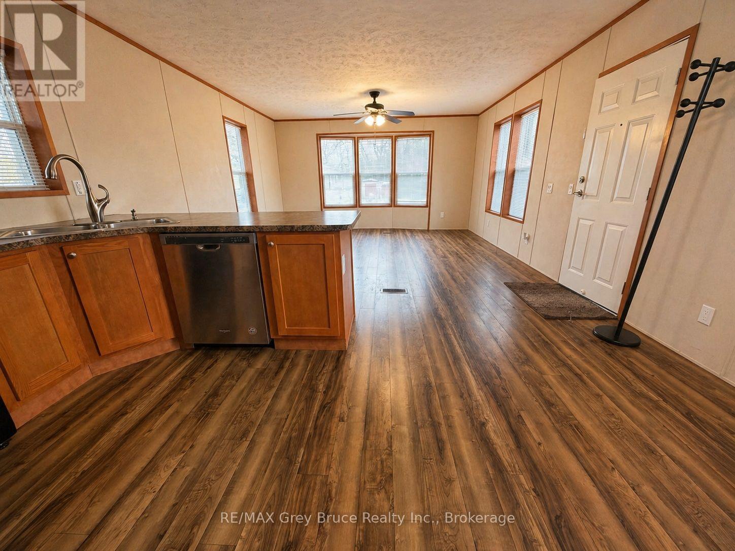 121 Sussex Square, Georgian Bluffs, Ontario  N4K 5N5 - Photo 7 - X13058430