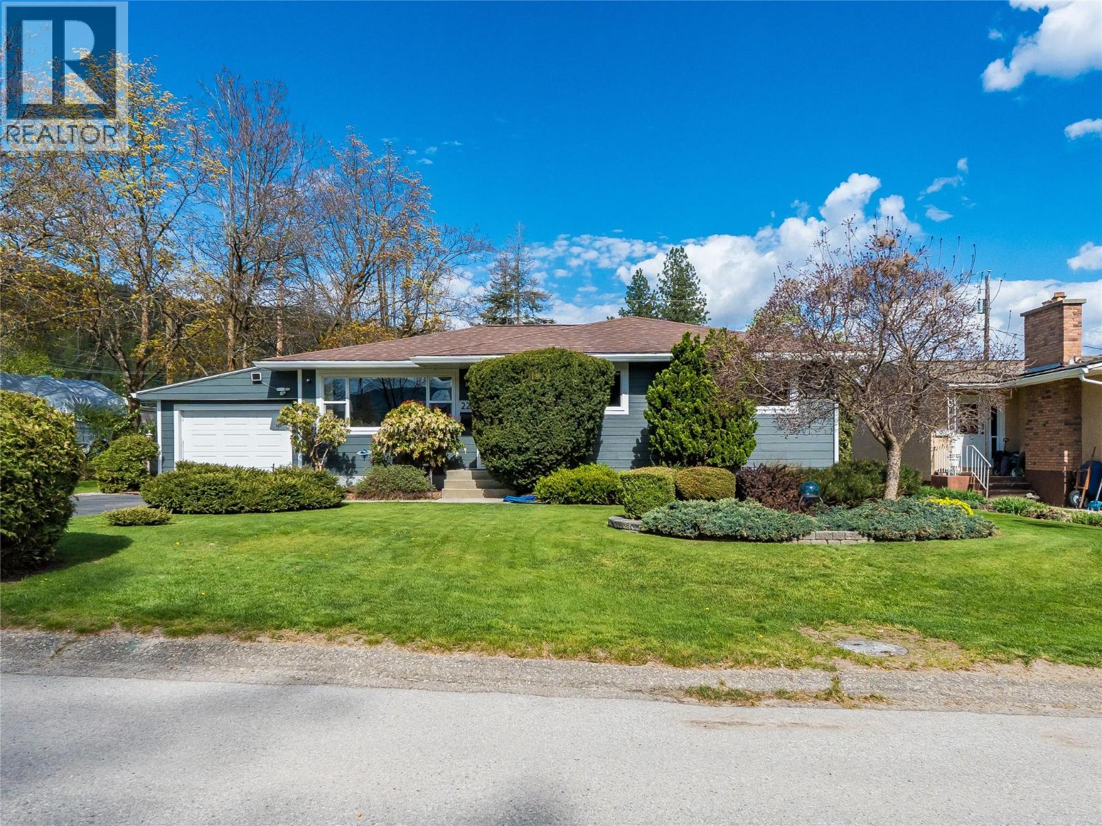 221 Pinewood Drive, Castlegar, British Columbia  V1N 2M5 - Photo 3 - 10385052