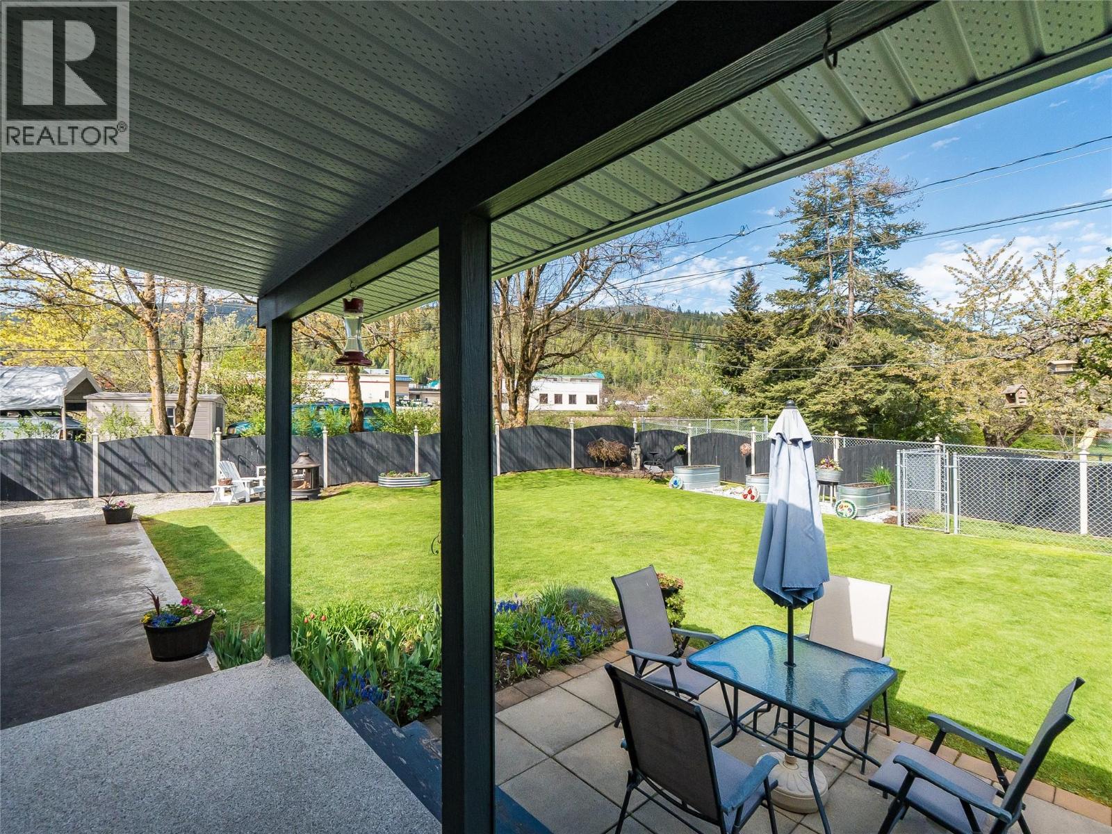 221 Pinewood Drive, Castlegar, British Columbia  V1N 2M5 - Photo 47 - 10385052