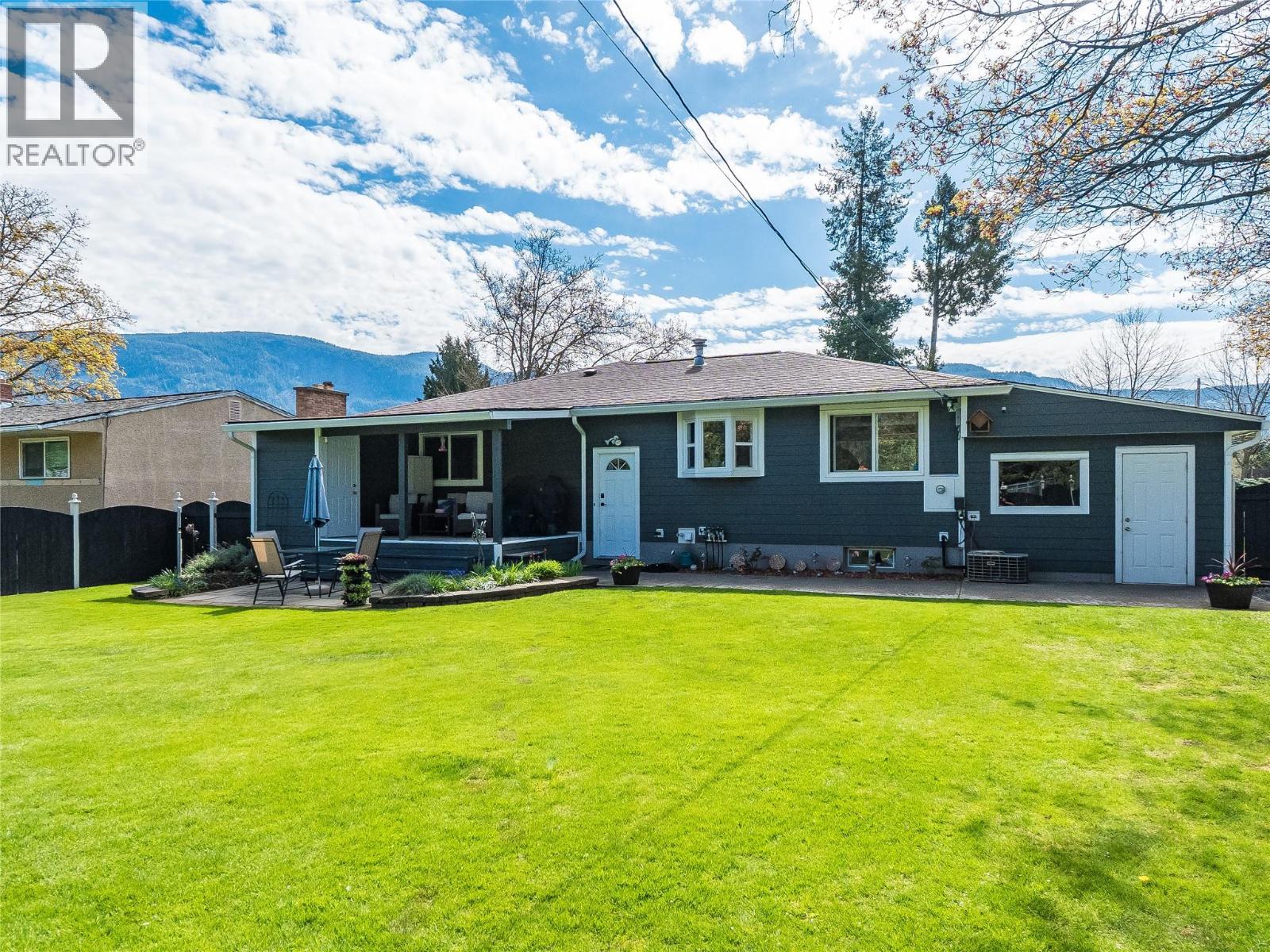 221 Pinewood Drive, Castlegar, British Columbia  V1N 2M5 - Photo 5 - 10385052