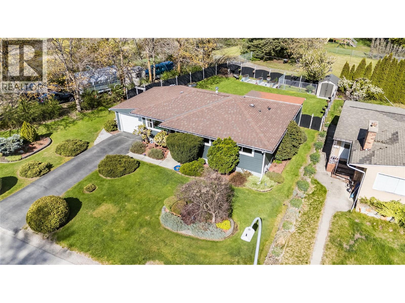 221 Pinewood Drive, Castlegar, British Columbia