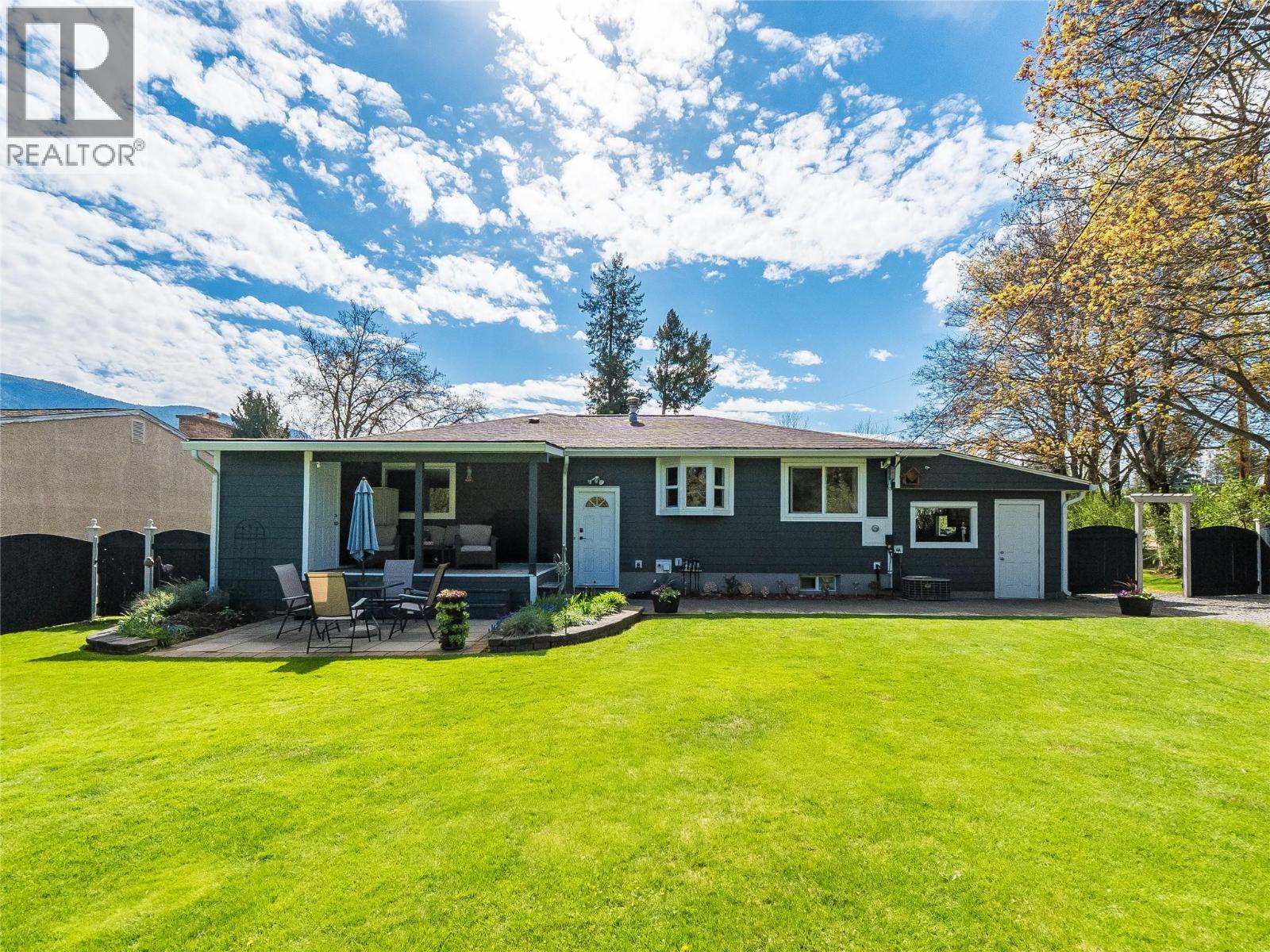 221 Pinewood Drive, Castlegar, British Columbia  V1N 2M5 - Photo 46 - 10385052