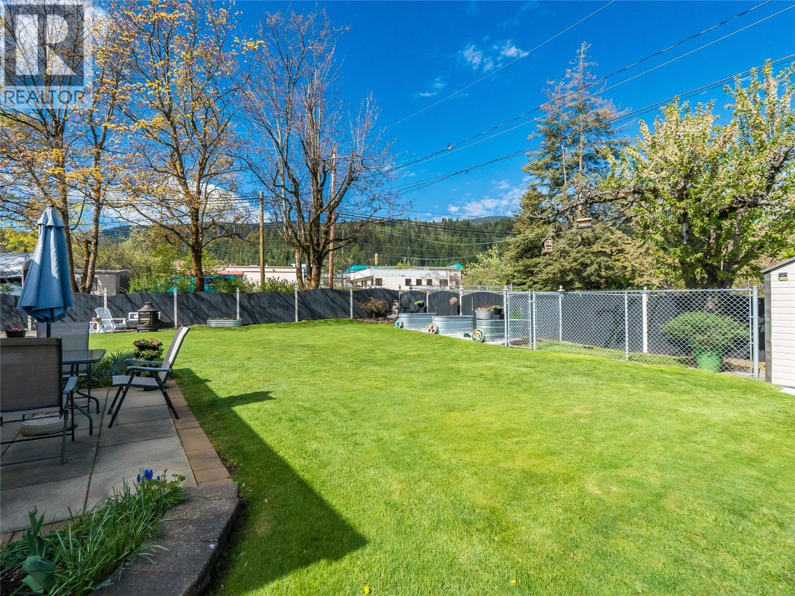 221 Pinewood Drive, Castlegar, British Columbia  V1N 2M5 - Photo 7 - 10385052