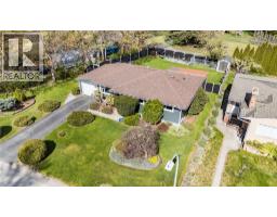 221 Pinewood Drive, Castlegar, British Columbia