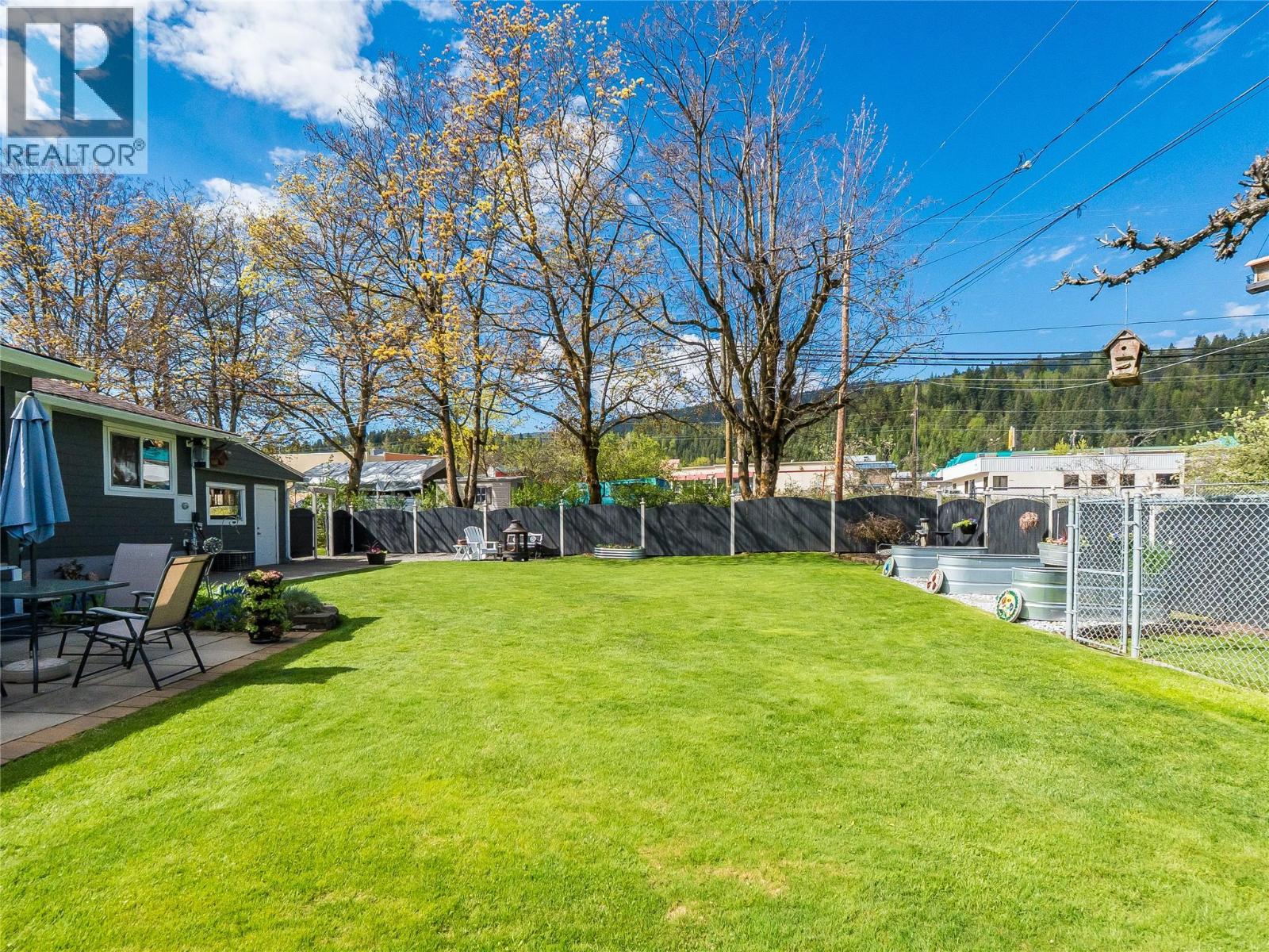 221 Pinewood Drive, Castlegar, British Columbia  V1N 2M5 - Photo 10 - 10385052