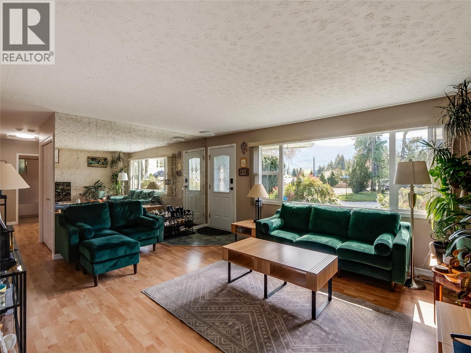 221 Pinewood Drive, Castlegar, British Columbia  V1N 2M5 - Photo 12 - 10385052