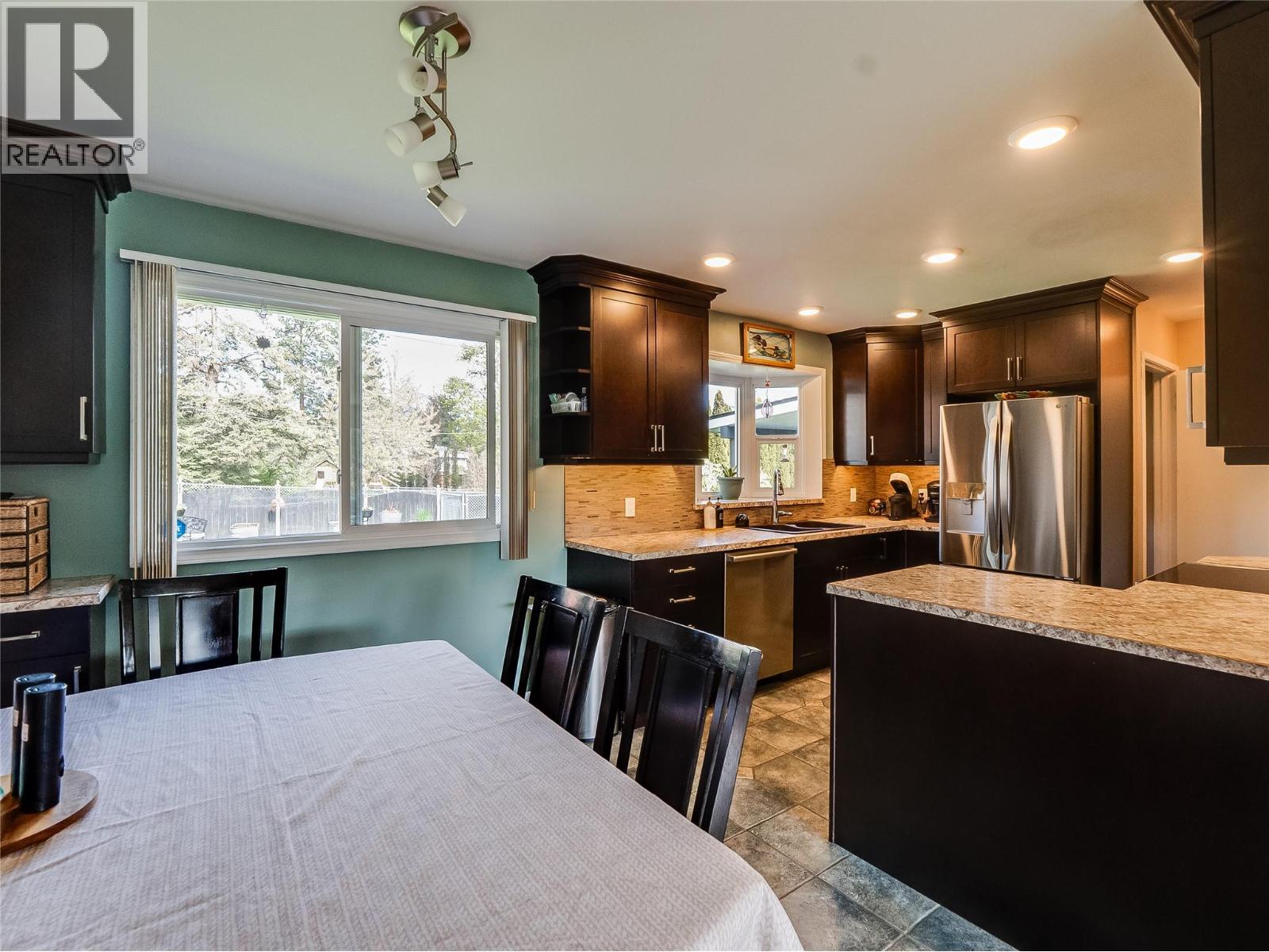 221 Pinewood Drive, Castlegar, British Columbia  V1N 2M5 - Photo 16 - 10385052