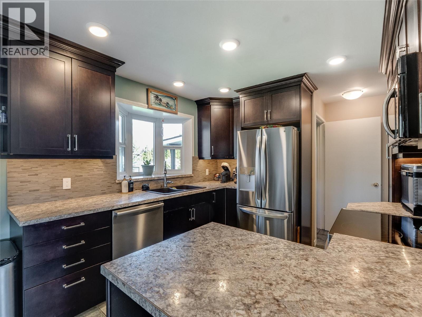 221 Pinewood Drive, Castlegar, British Columbia  V1N 2M5 - Photo 19 - 10385052