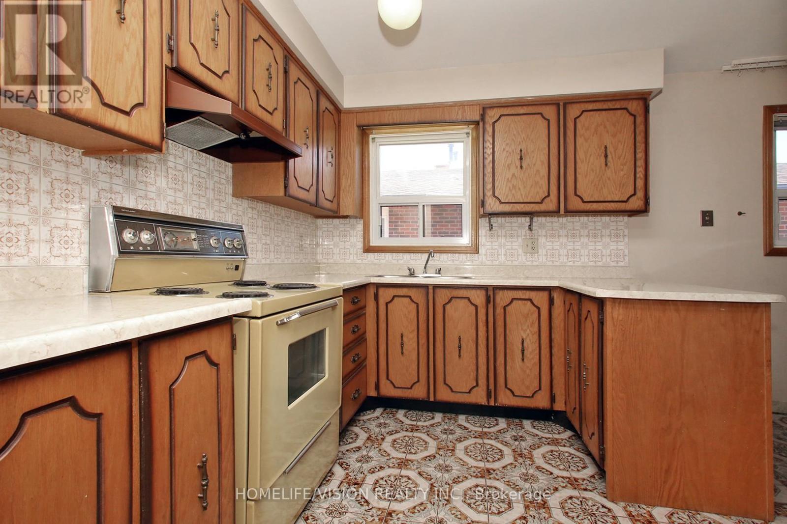 67 Hickorynut Drive, Toronto, Ontario  M2J 4W6 - Photo 9 - C13058342