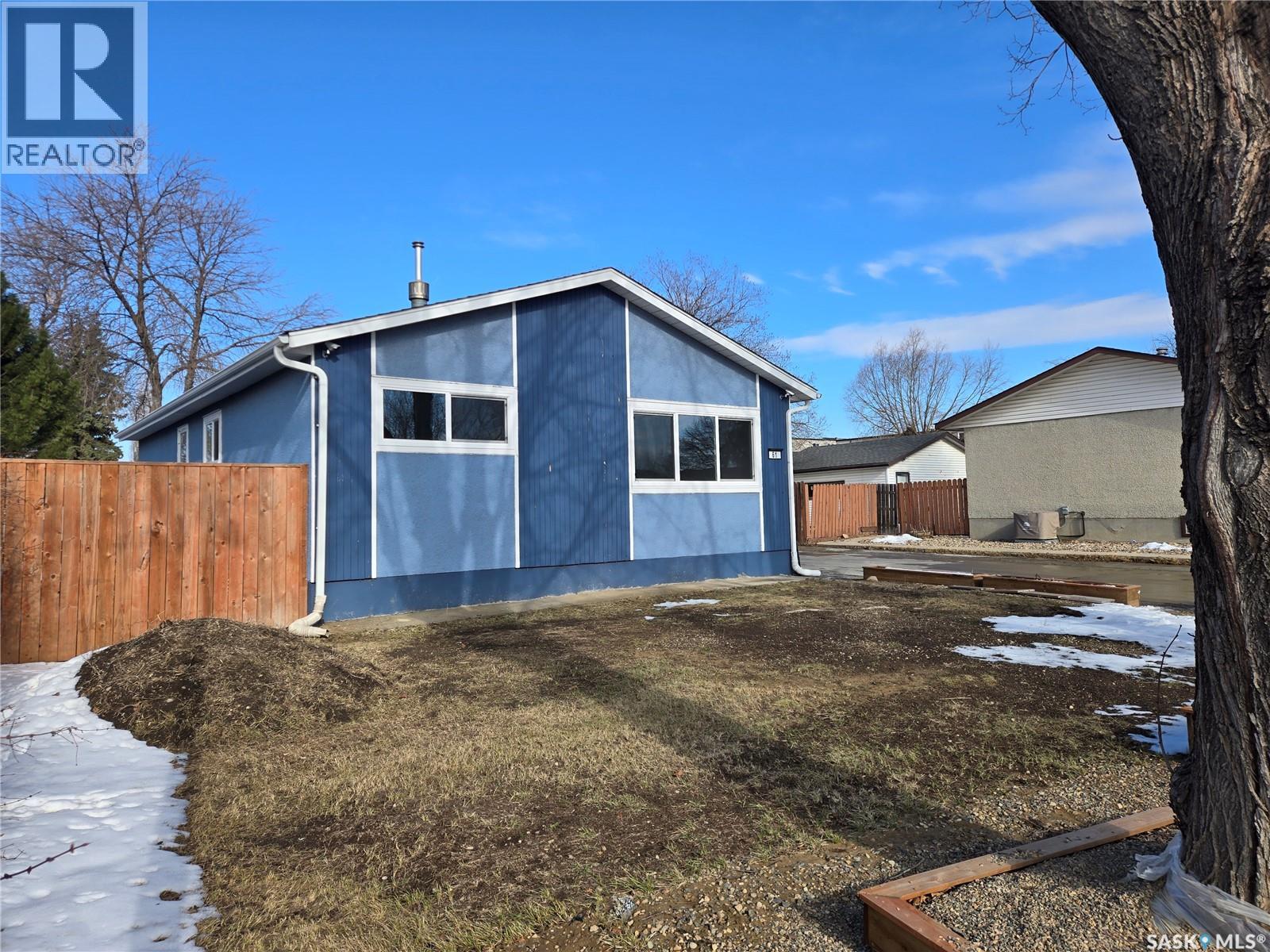 61 Maxwell CRESCENT, Saskatoon, Saskatchewan