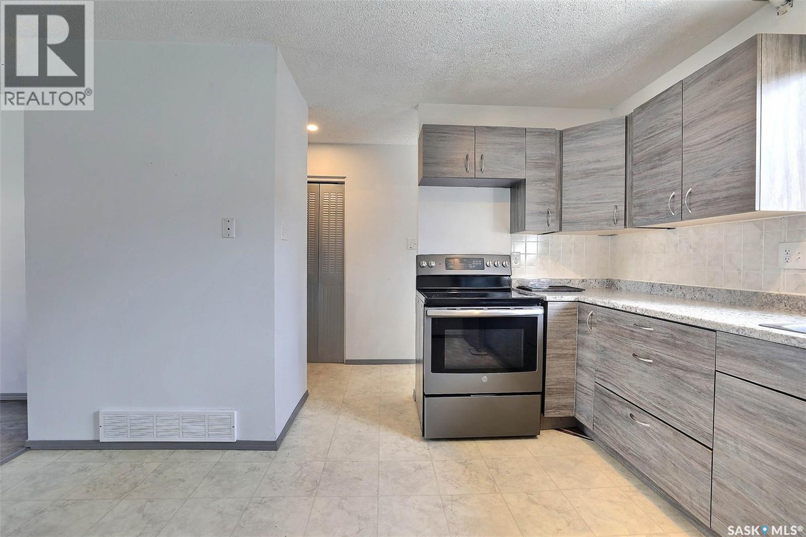 51 Spruceview Road, Regina, Saskatchewan  S4R 0E1 - Photo 9 - SK034256