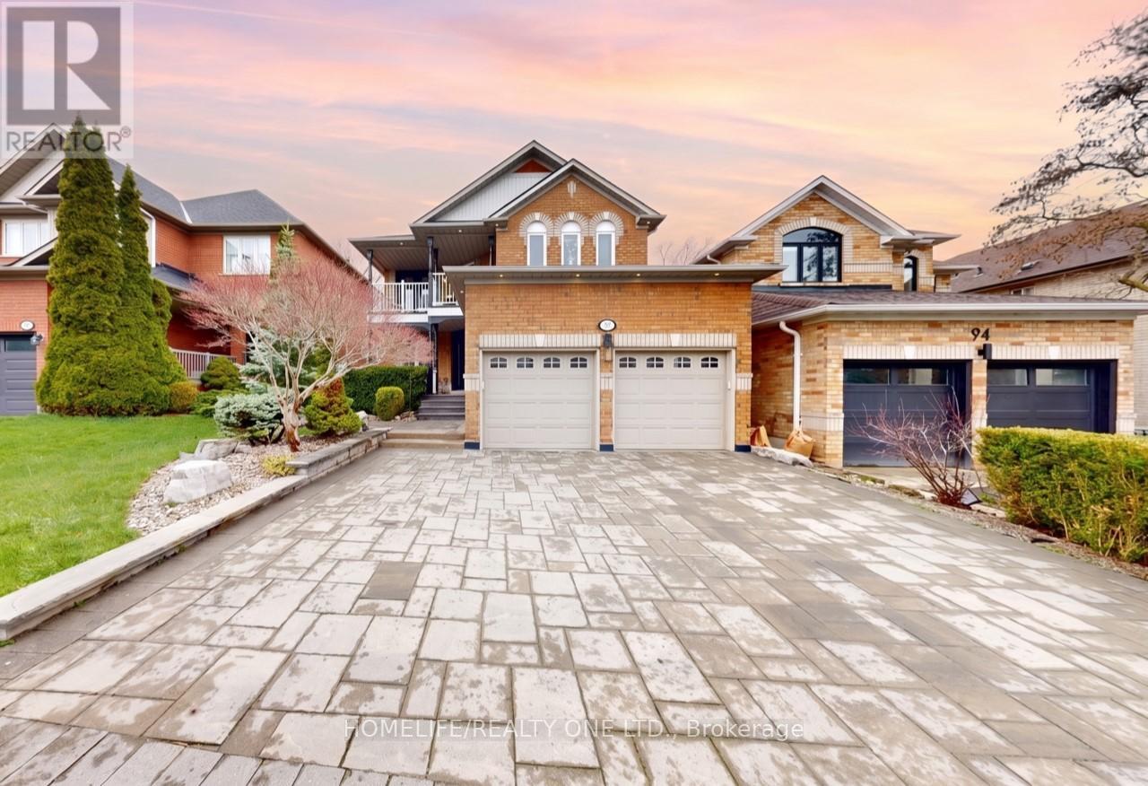 96 Estate Garden Drive, Richmond Hill, Ontario  L4E 3V6 - Photo 3 - N13058338