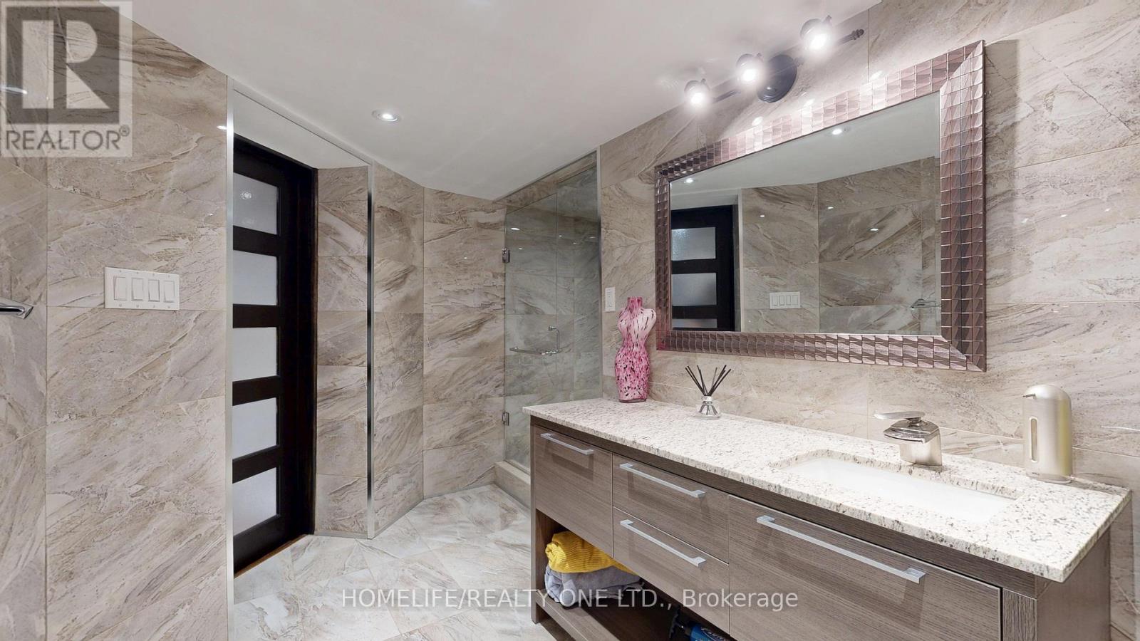 96 Estate Garden Drive, Richmond Hill, Ontario  L4E 3V6 - Photo 45 - N13058338