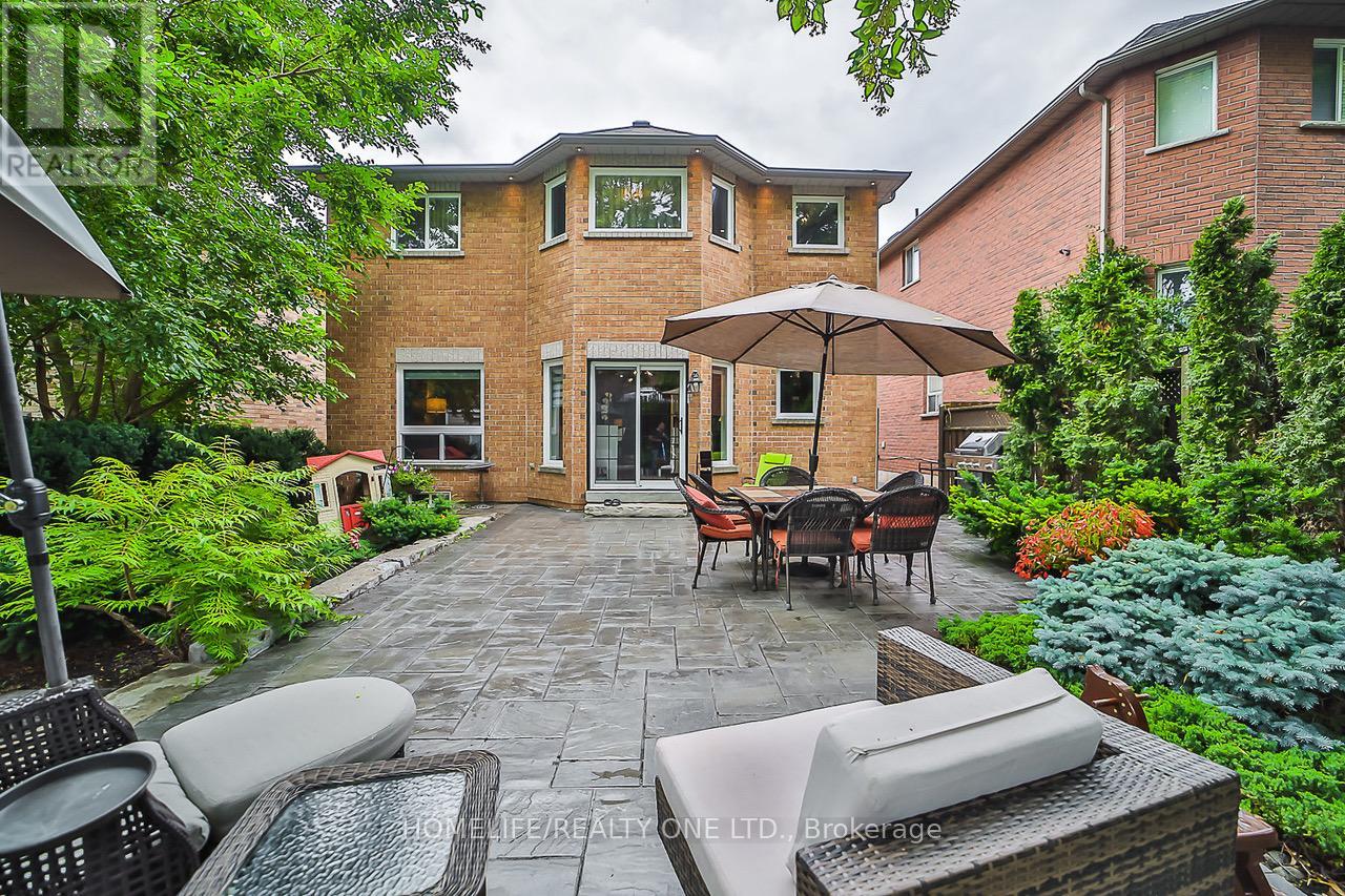 96 Estate Garden Drive, Richmond Hill, Ontario  L4E 3V6 - Photo 49 - N13058338