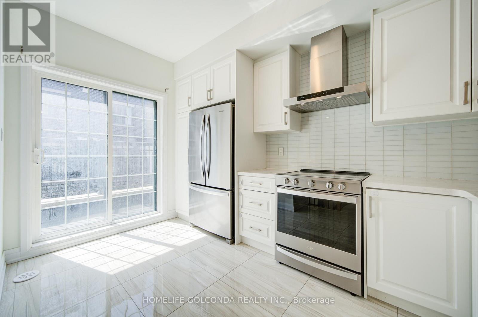 7 Maybank Lane, Whitchurch-Stouffville, Ontario  L4A 4X7 - Photo 15 - N13058478