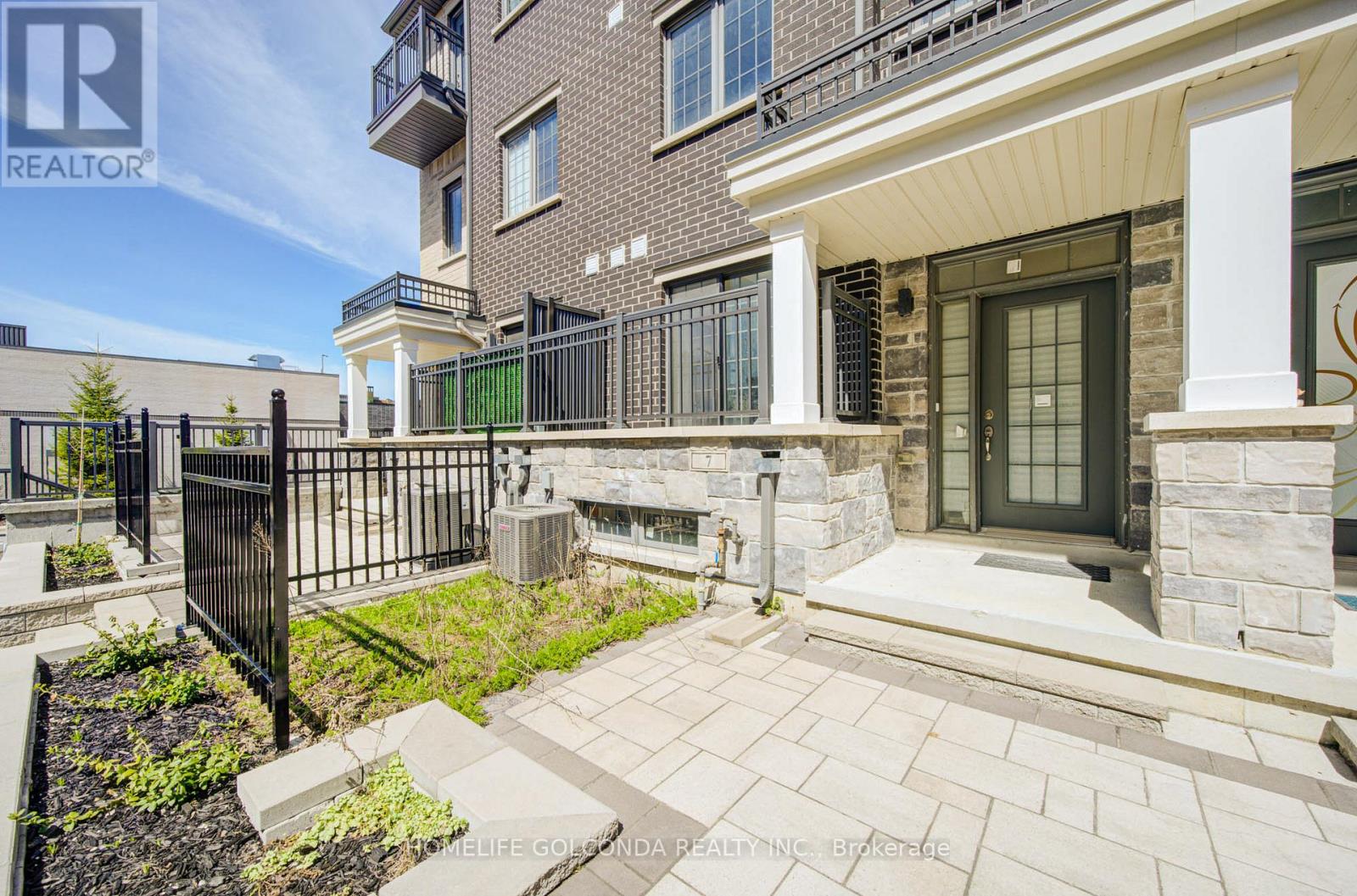 7 Maybank Lane, Whitchurch-Stouffville, Ontario  L4A 4X7 - Photo 2 - N13058478