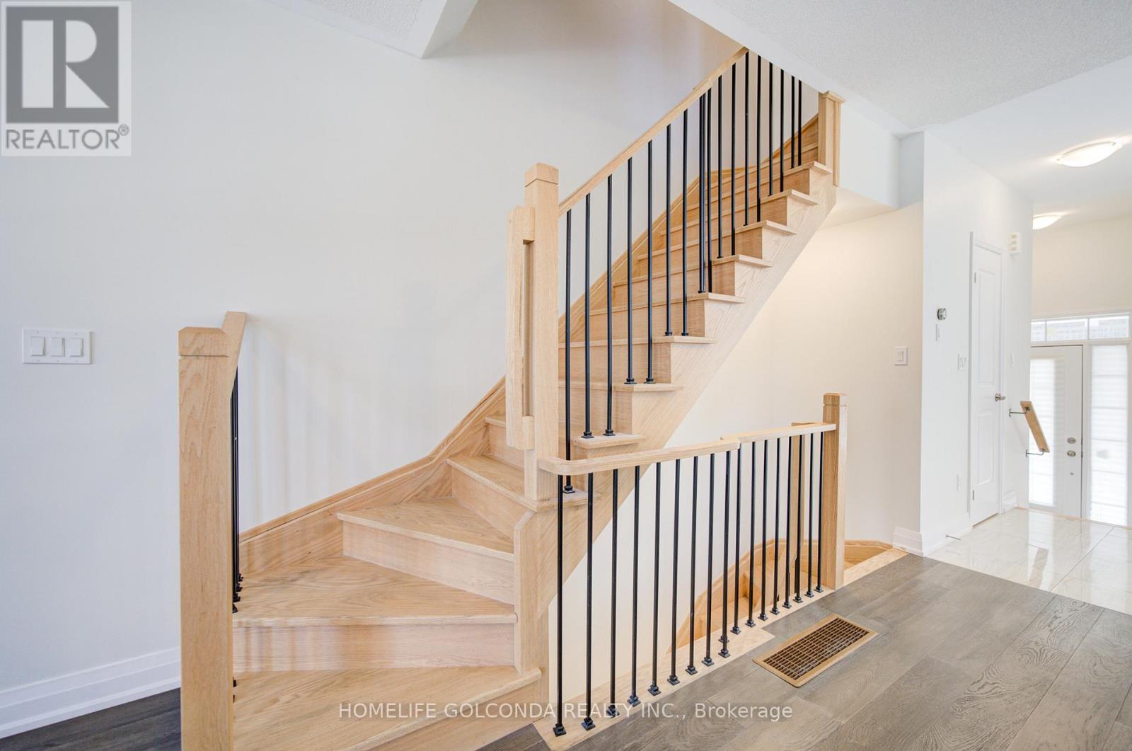 7 Maybank Lane, Whitchurch-Stouffville, Ontario  L4A 4X7 - Photo 4 - N13058478