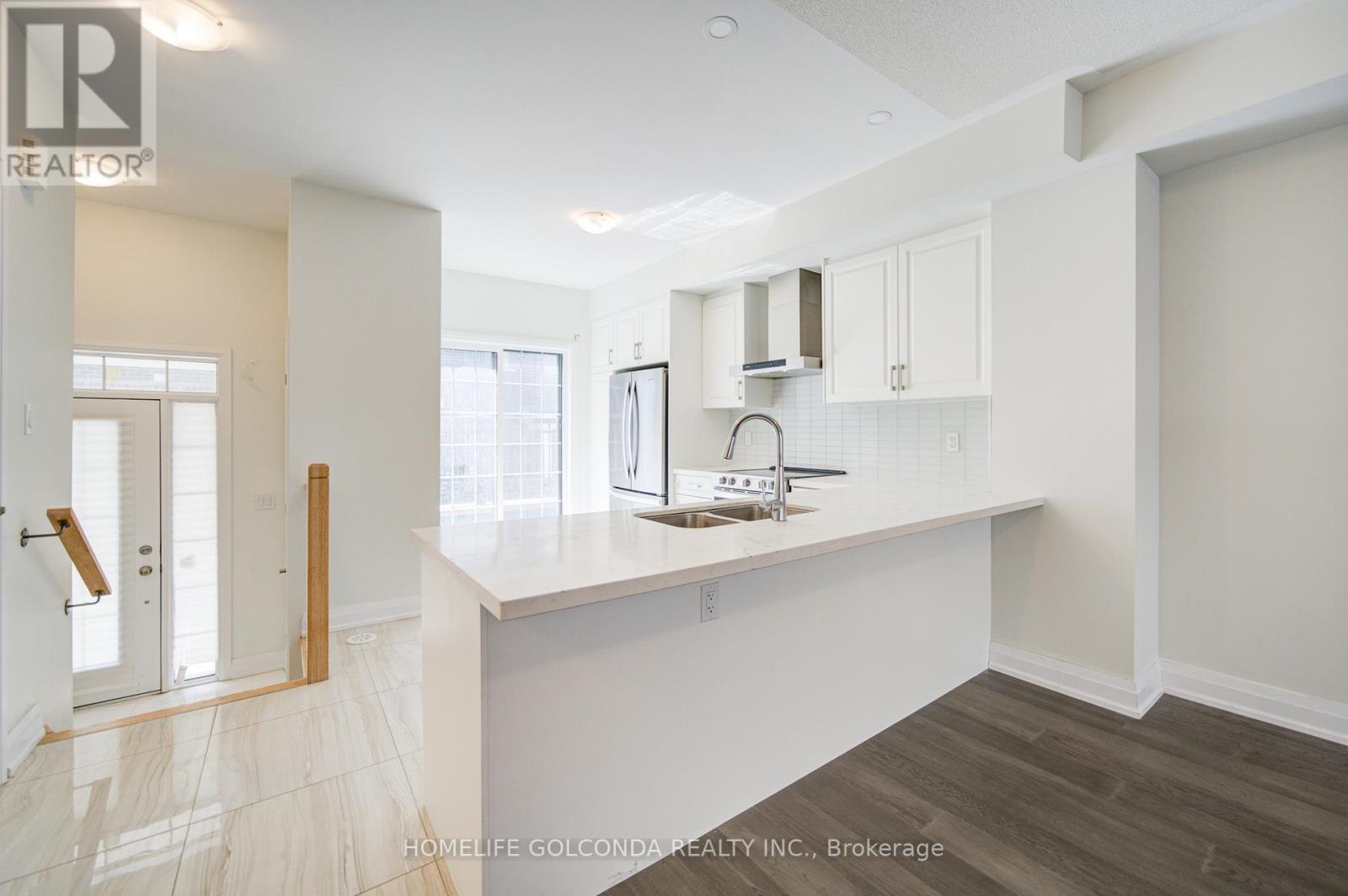 7 Maybank Lane, Whitchurch-Stouffville, Ontario  L4A 4X7 - Photo 9 - N13058478