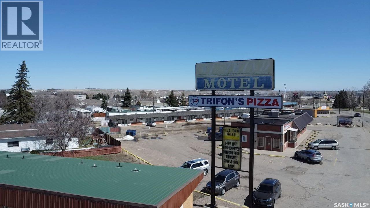 155 North Service Road, Swift Current, Saskatchewan  S9H 3S8 - Photo 2 - SK033878