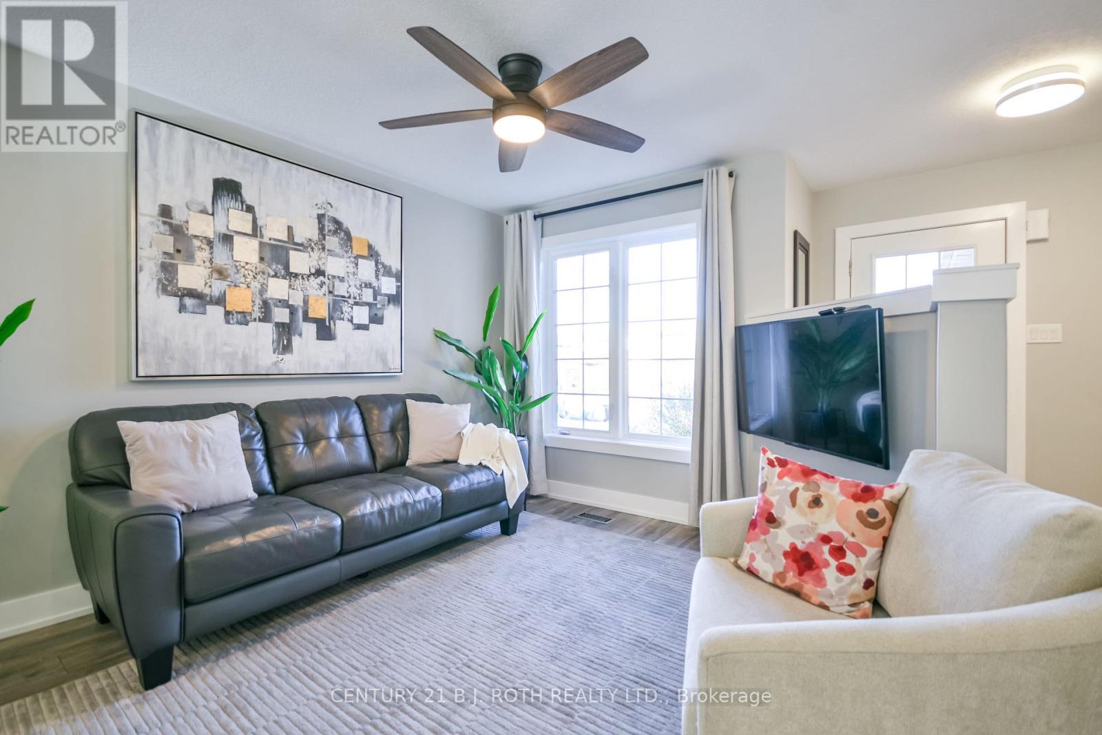 27 Claire Drive, Barrie (Painswick South), Ontario  L4N 5Y1 - Photo 4 - S13058302