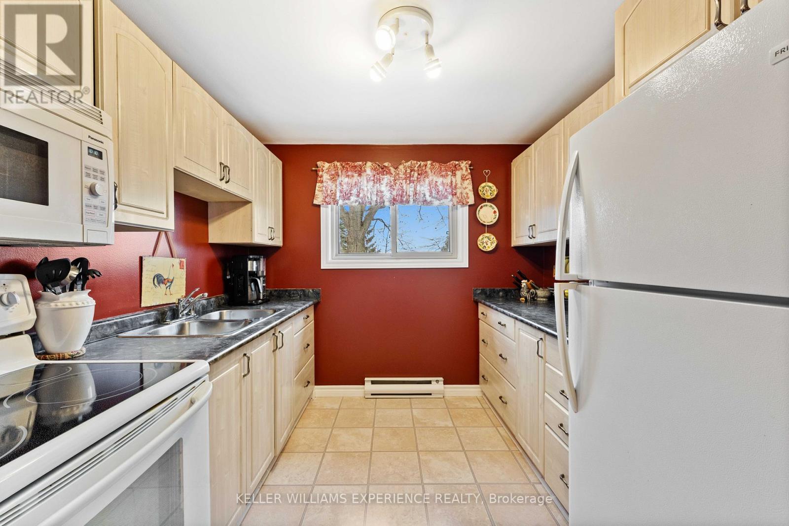 15 Pheasant Trail, Barrie, Ontario  L4N 6W4 - Photo 9 - S13058402