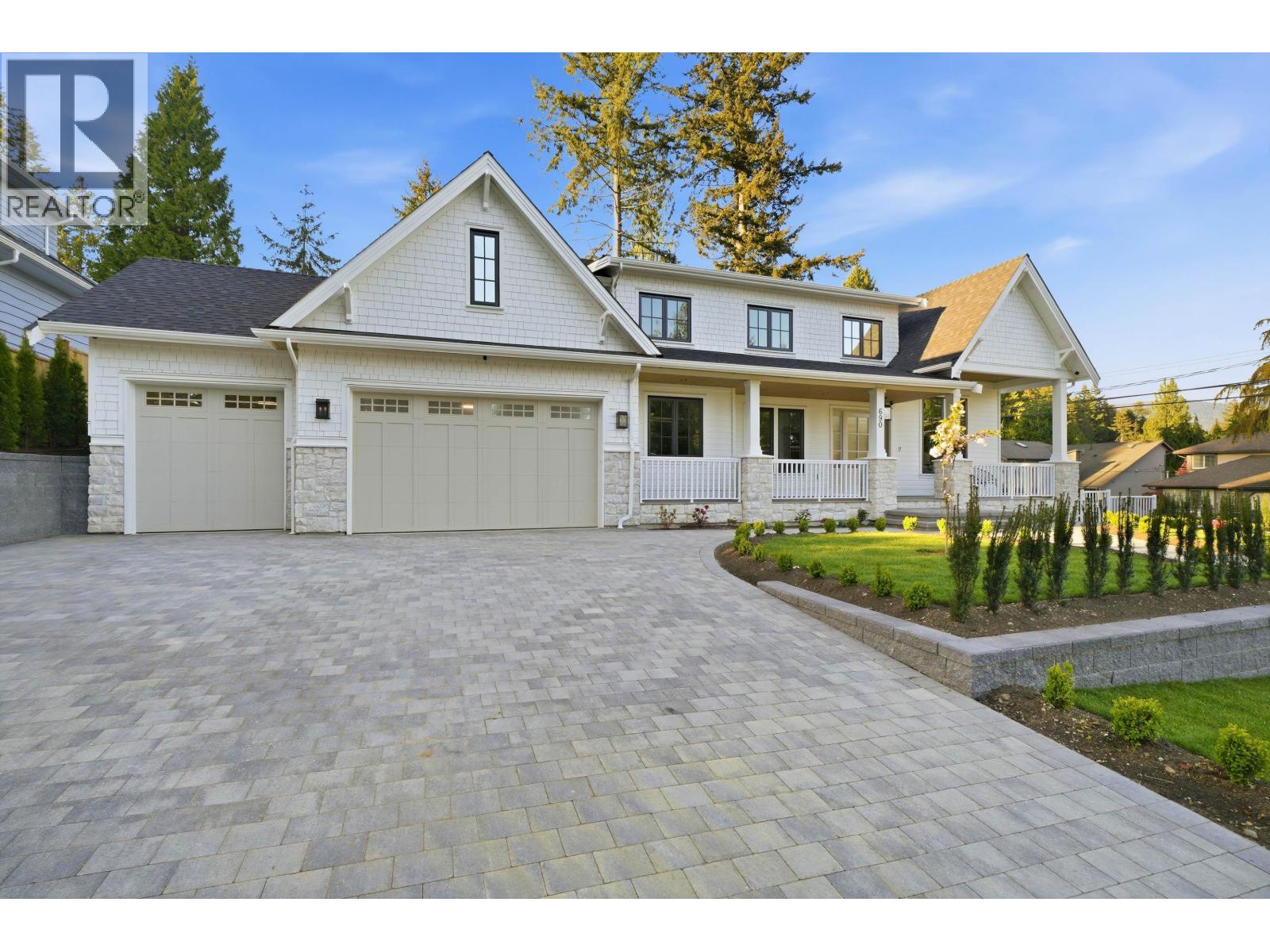 690 E WINDSOR ROAD, North Vancouver, British Columbia