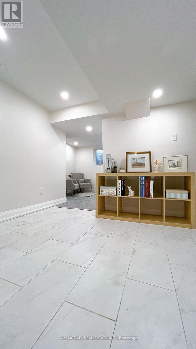 565 Indian Summer Trail, Mississauga, Ontario  L4Z 3Y8 - Photo 3 - W13058376