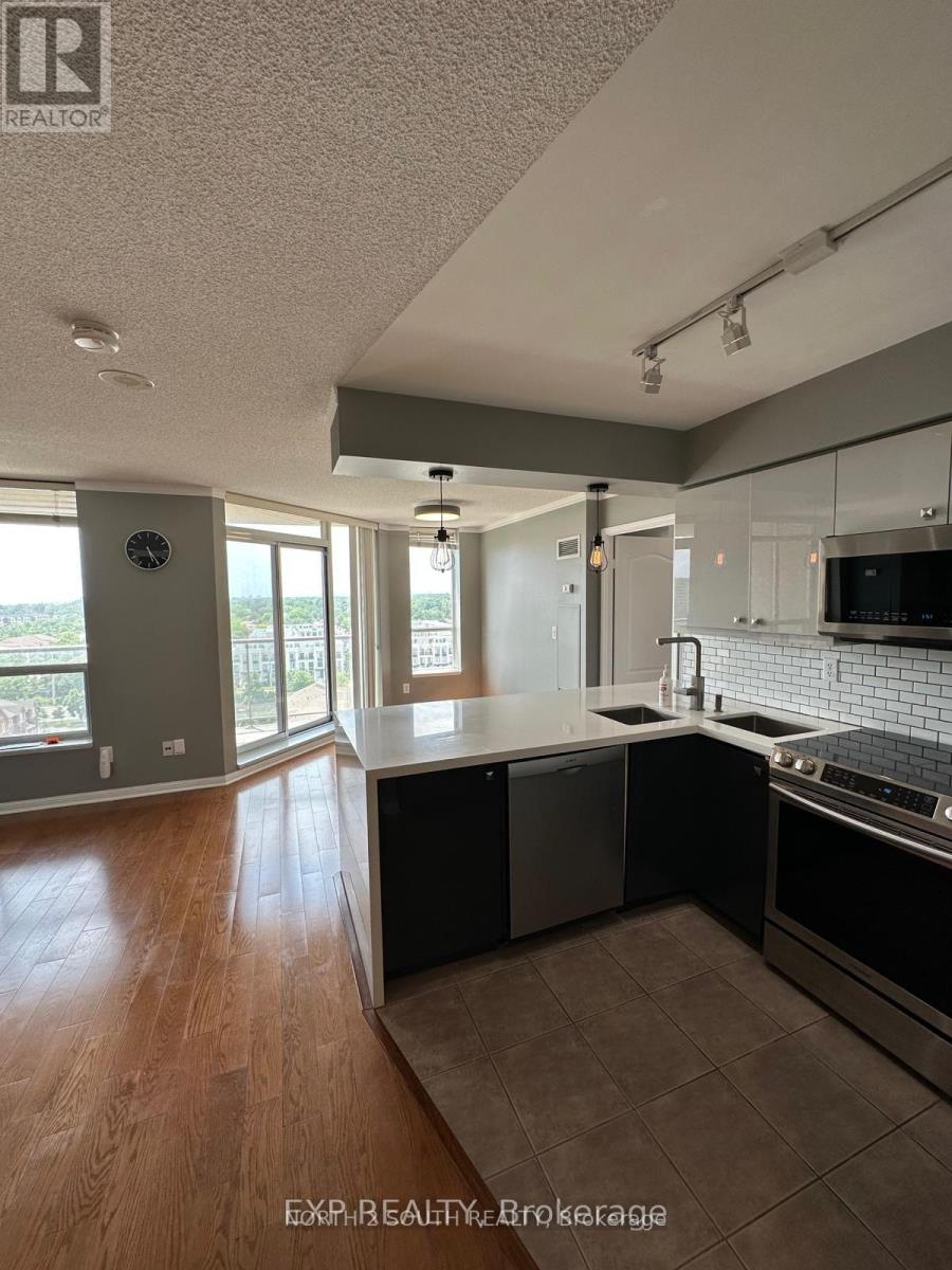 1002 - 1150 Parkwest Place, Mississauga, Ontario  L5E 3K4 - Photo 2 - W13058406