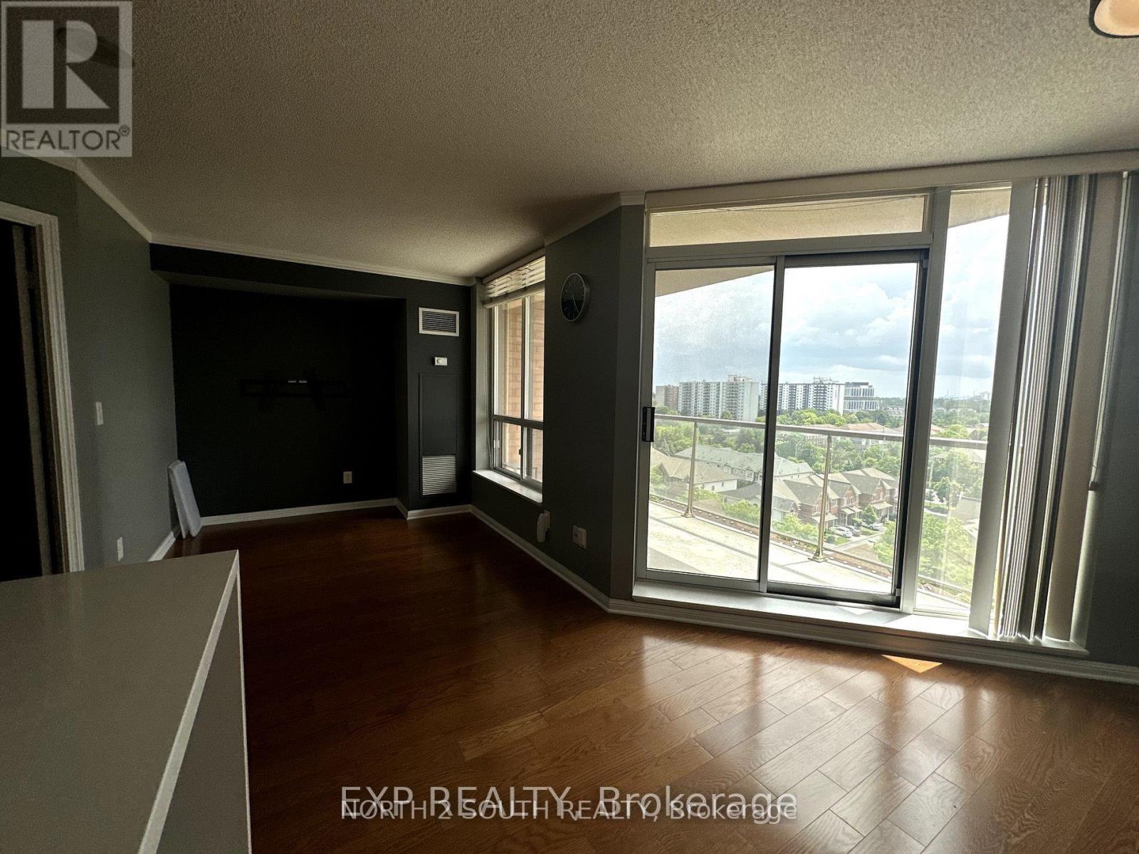 1002 - 1150 Parkwest Place, Mississauga, Ontario  L5E 3K4 - Photo 3 - W13058406